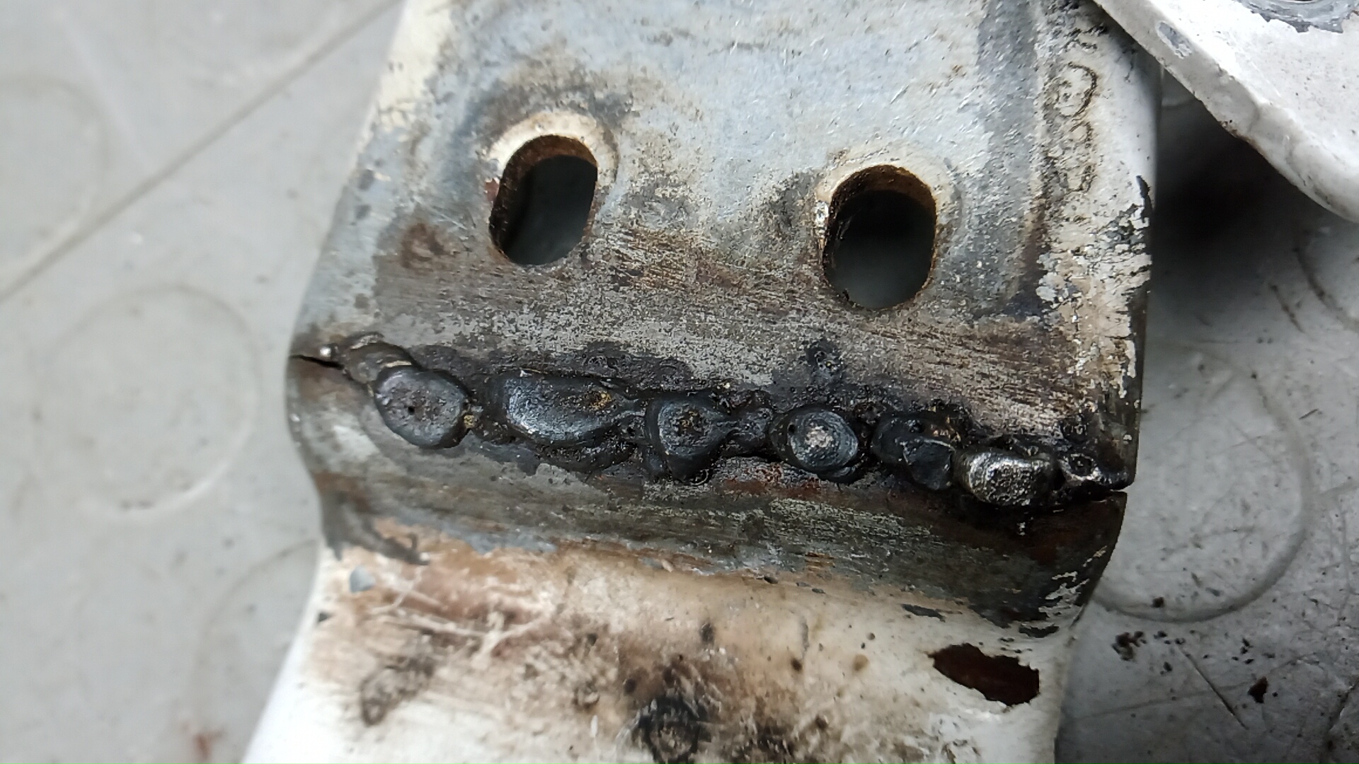 Петля двери задней