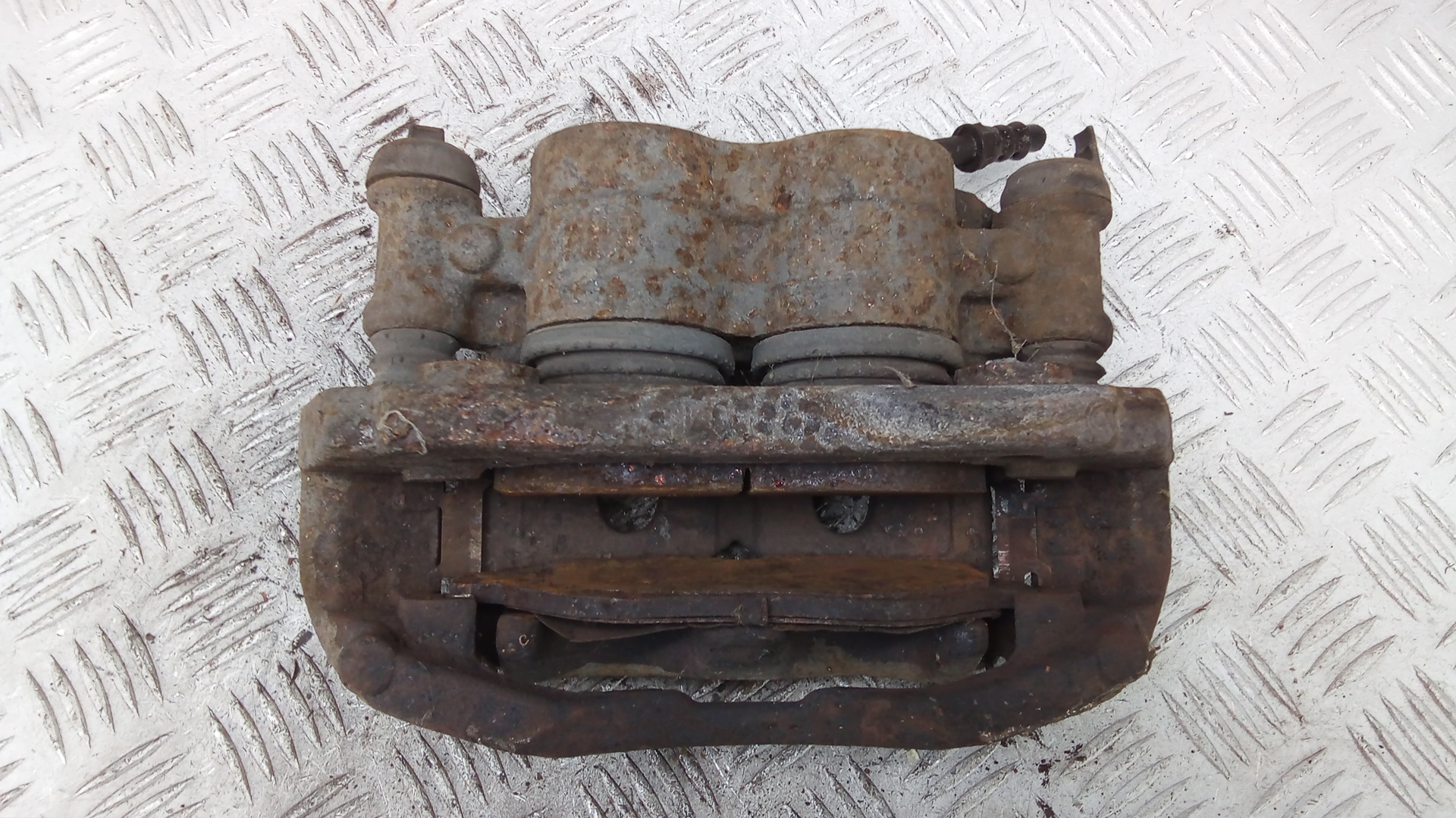 Суппорт передний левый