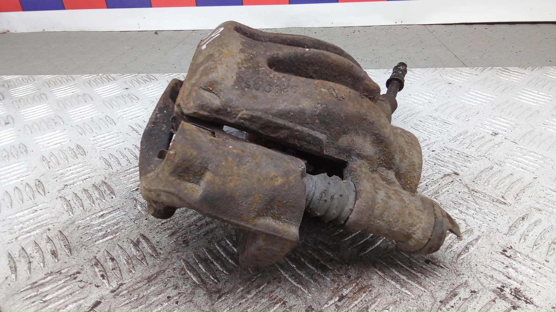 Суппорт передний левый