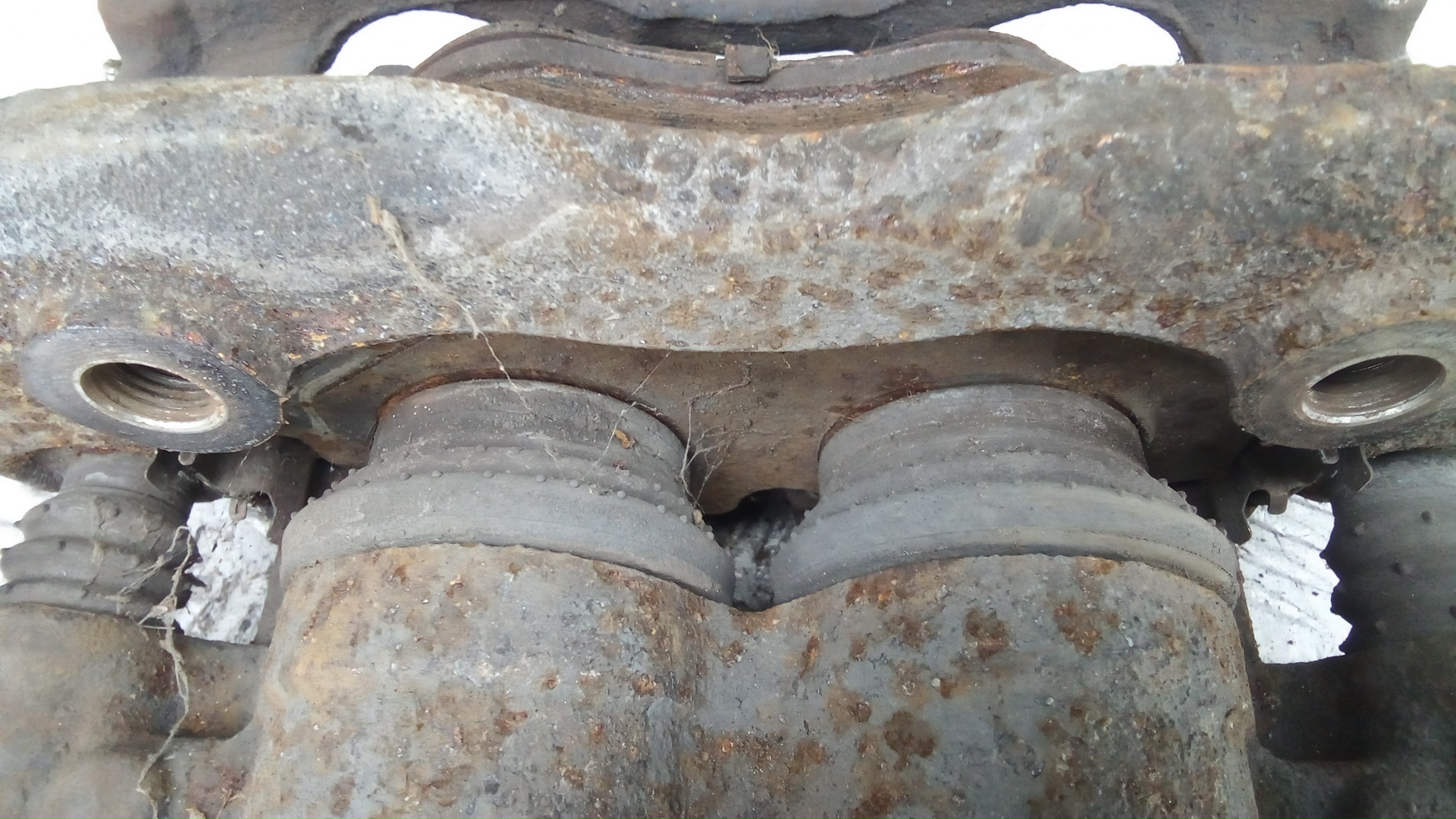 Суппорт передний левый