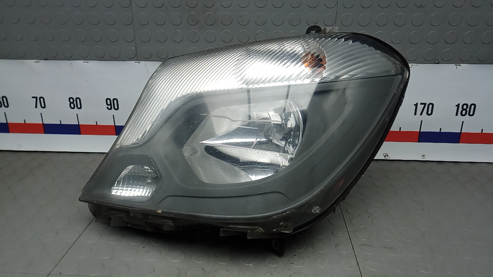 Фара левая