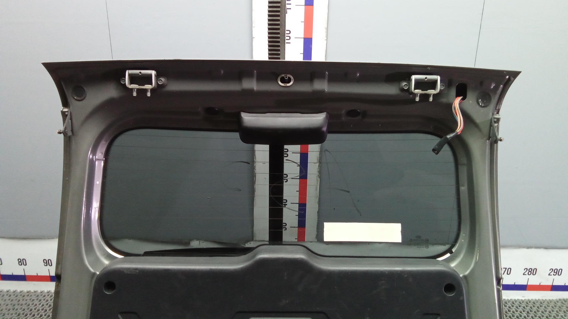 Дверь багажника