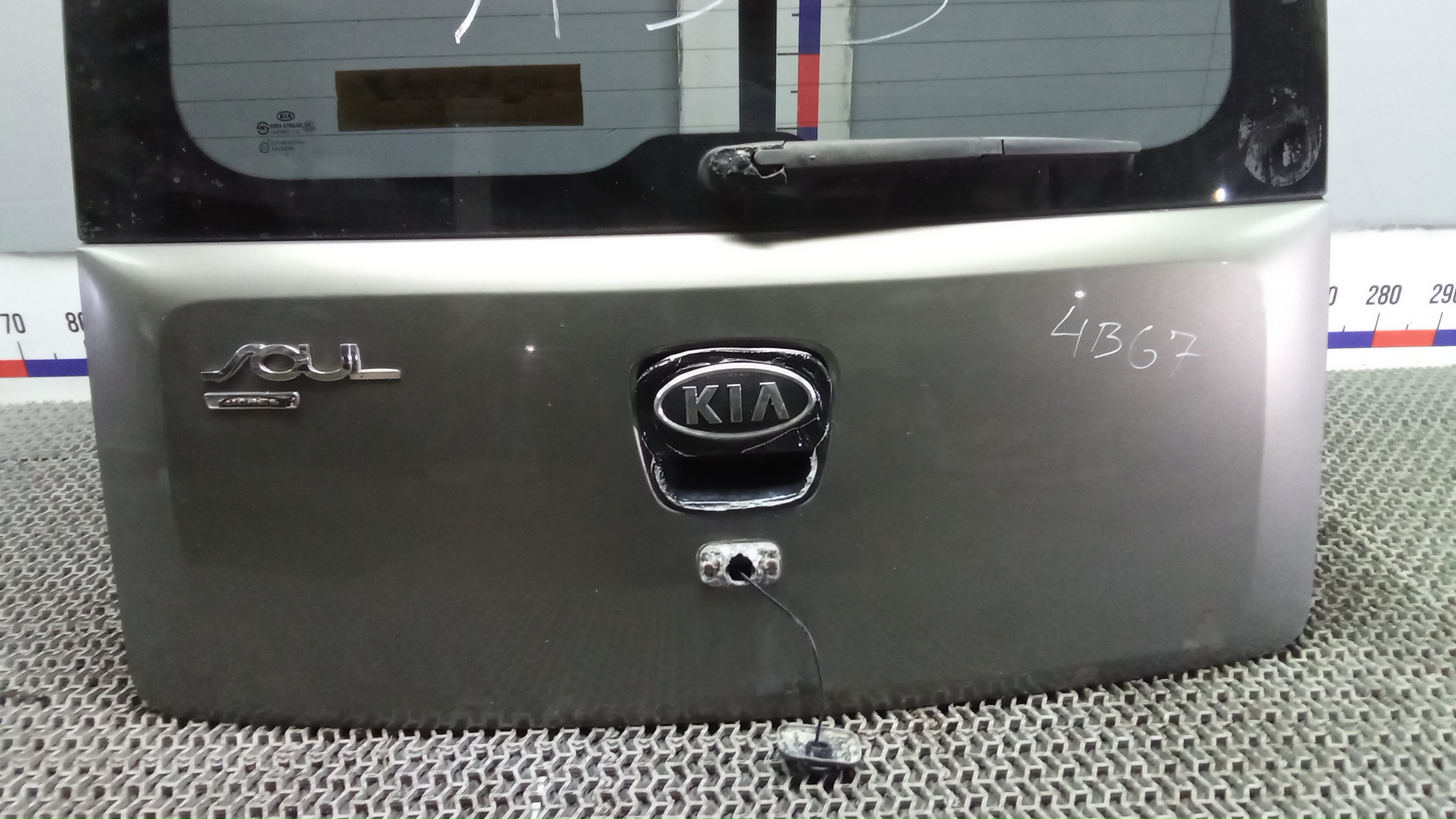 Дверь багажника