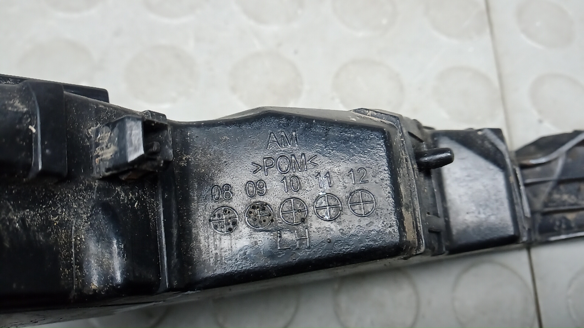 Кронштейн переднего бампера