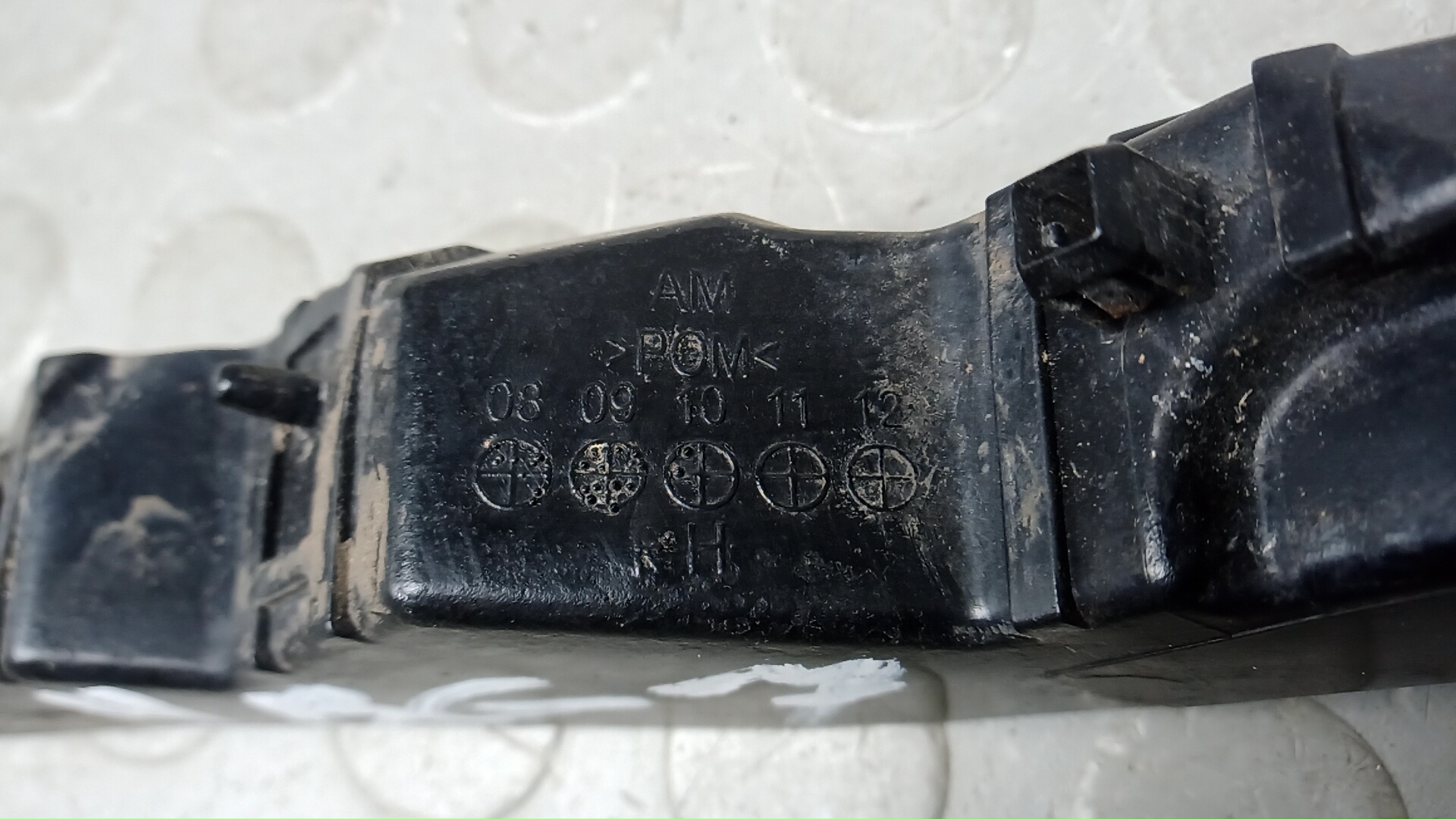 Кронштейн переднего бампера