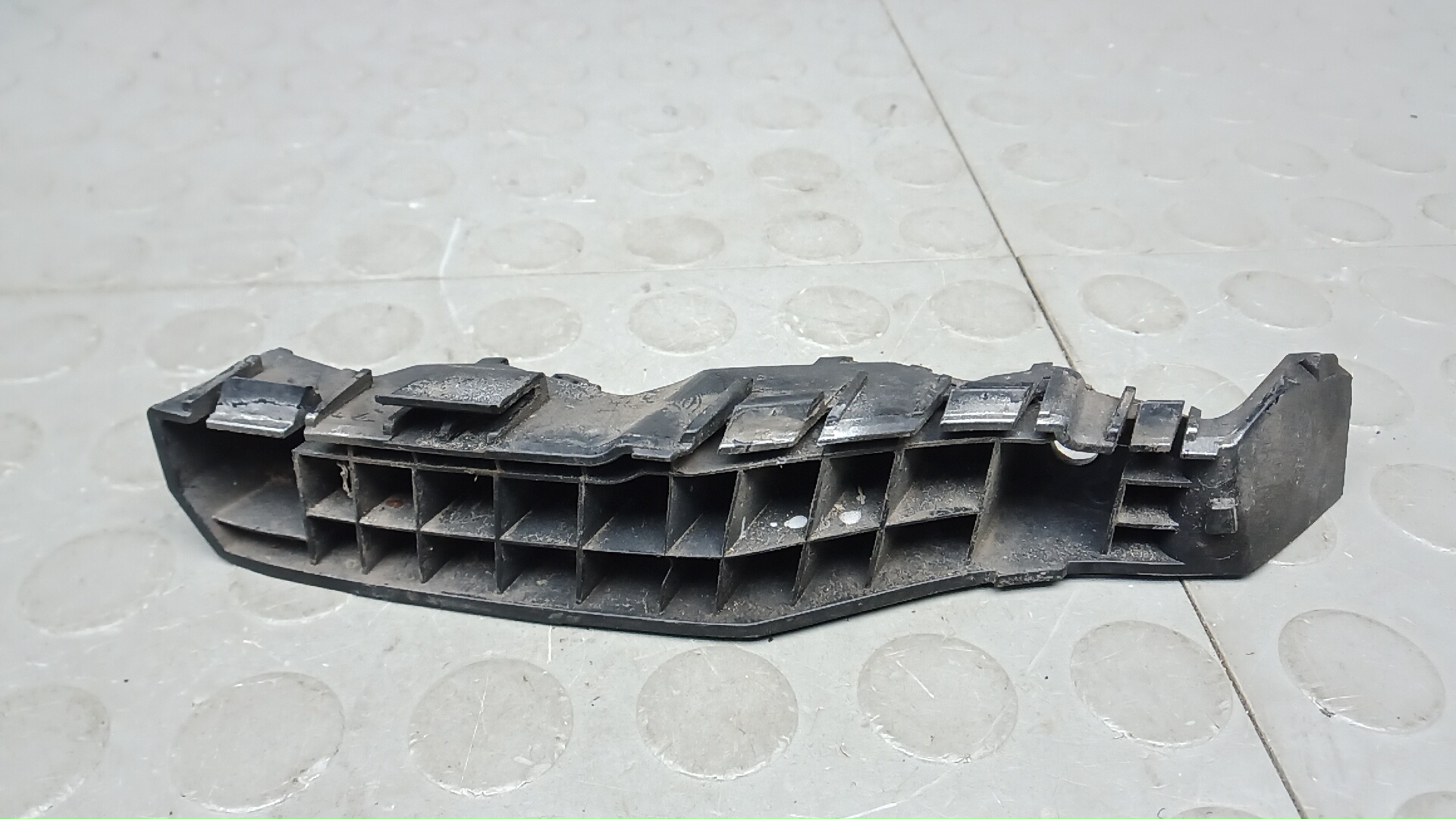 Кронштейн переднего бампера