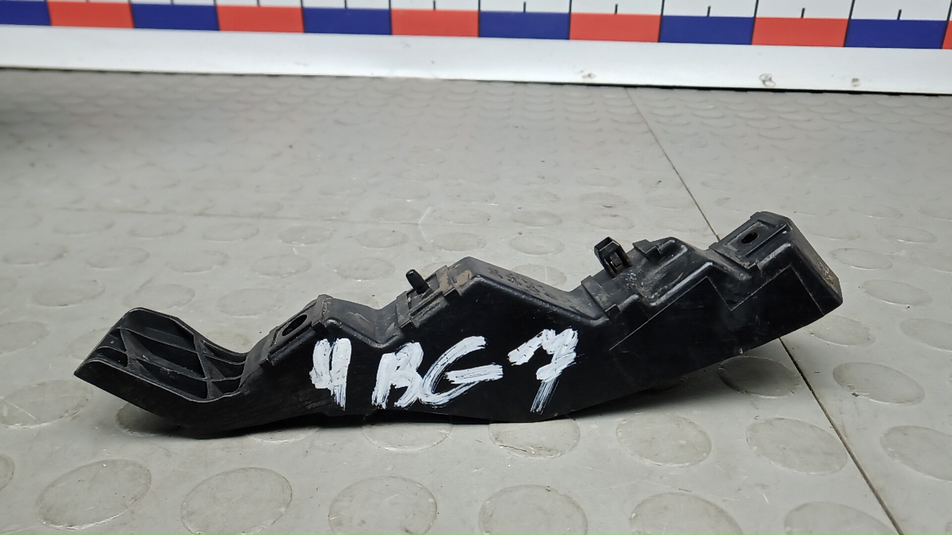 Кронштейн переднего бампера