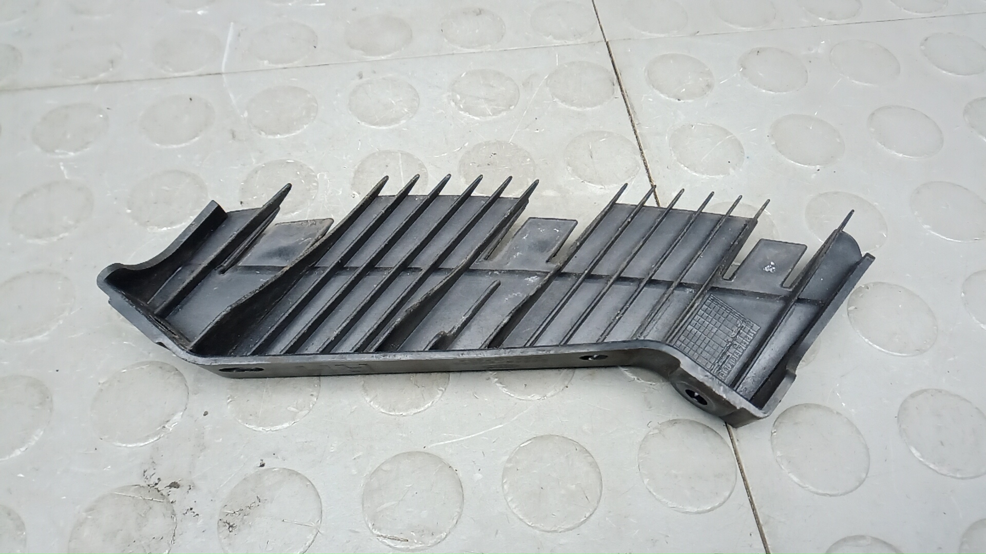 Кронштейн переднего бампера