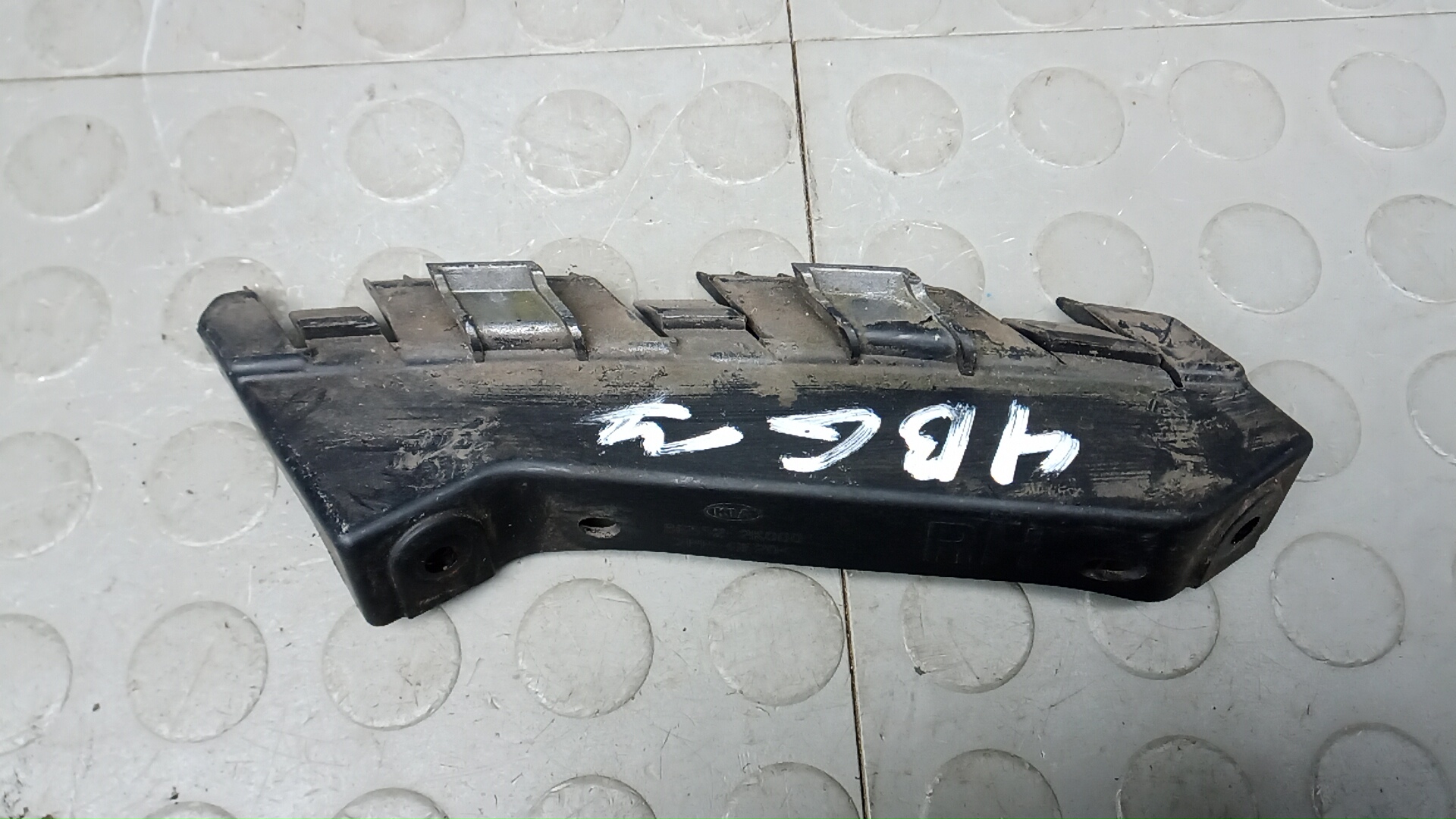 Кронштейн переднего бампера