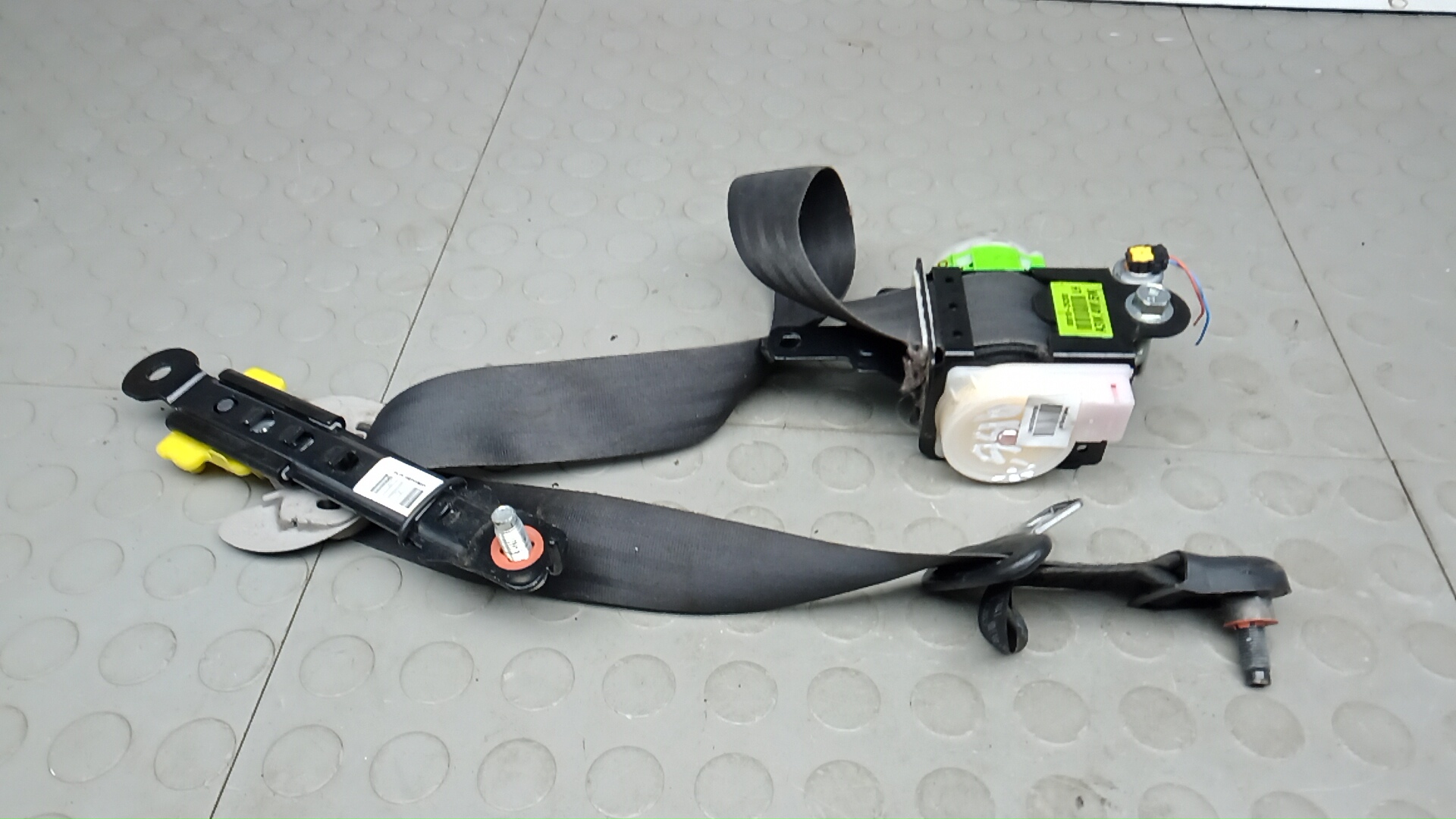 Ремень безопасности с пиропатроном