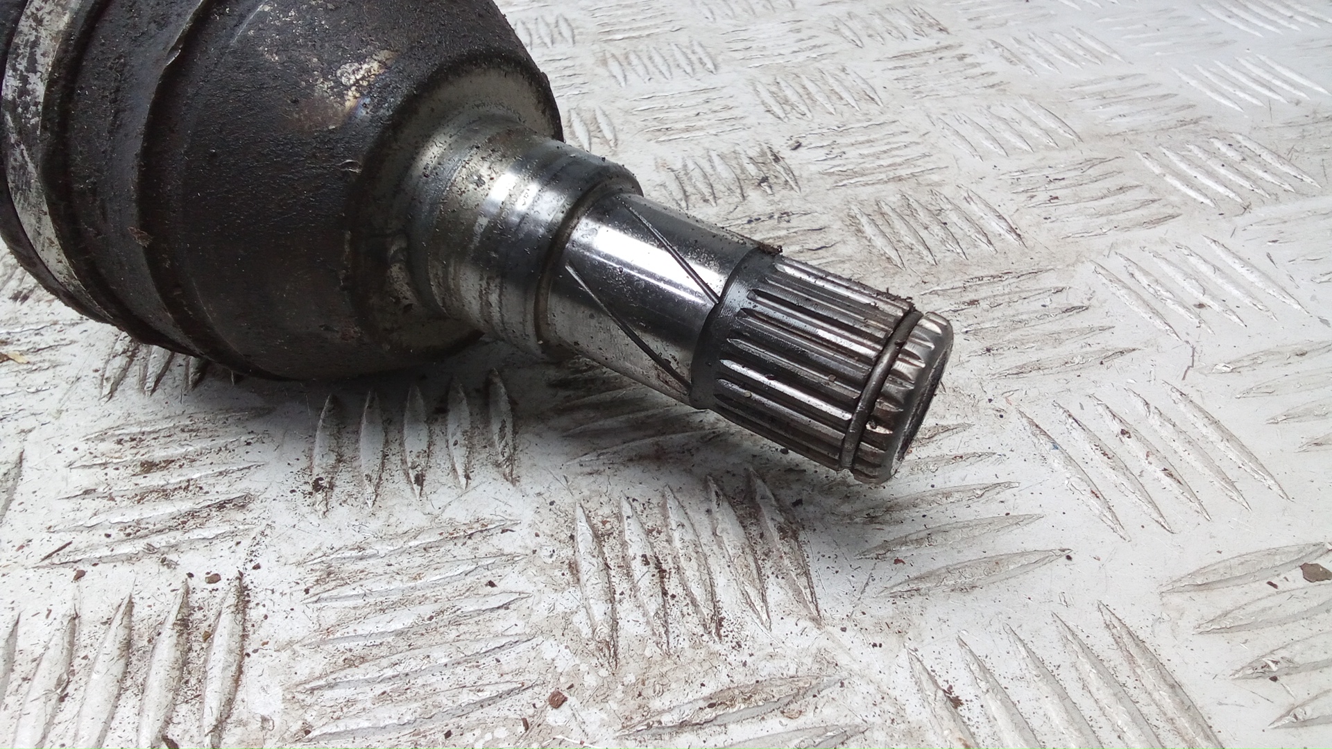 Полуось передняя левая