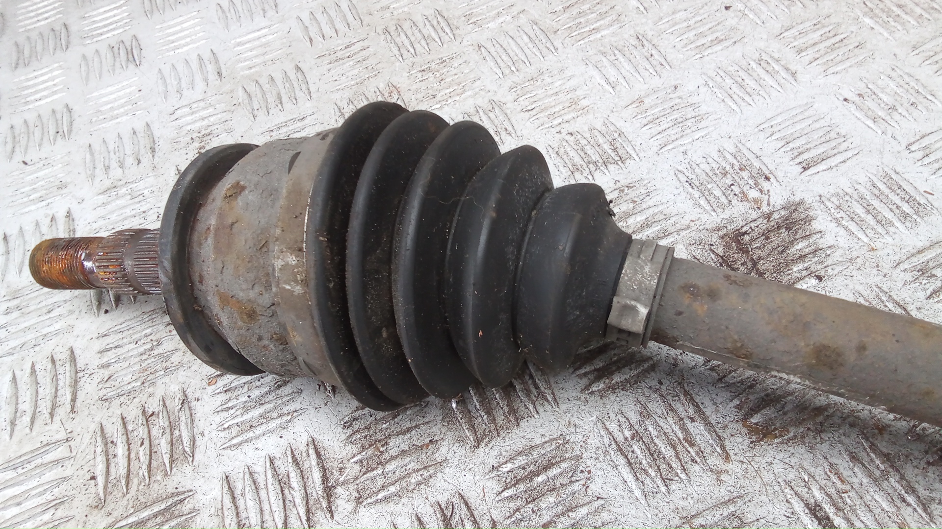 Полуось передняя левая