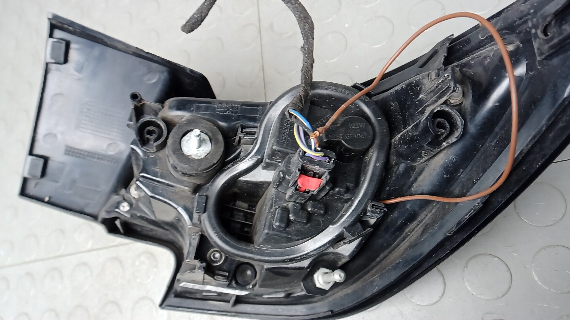 Фонарь задний левый