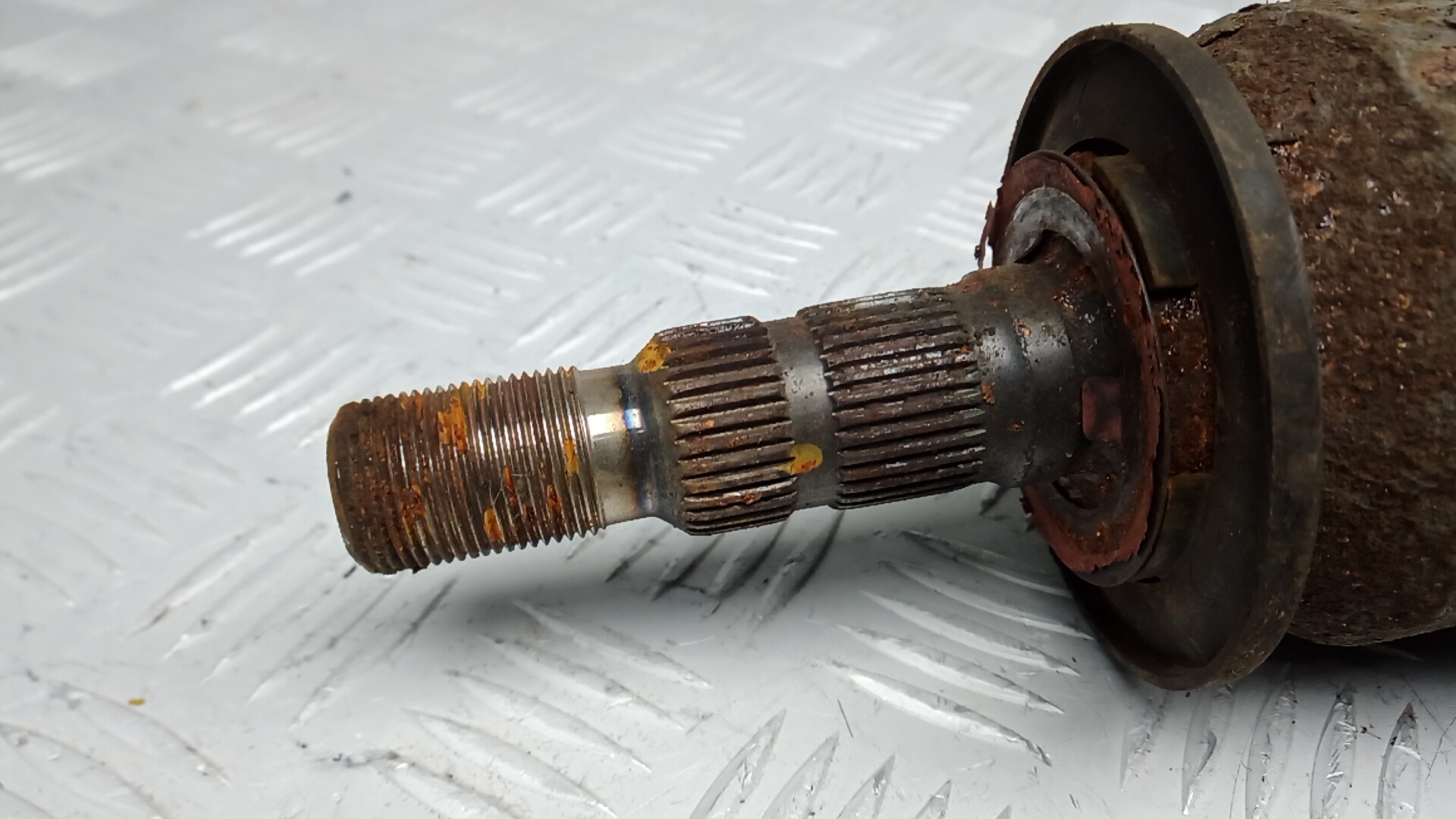 Полуось передняя правая