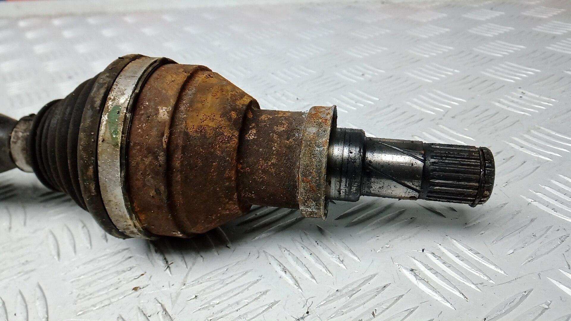 Полуось передняя правая