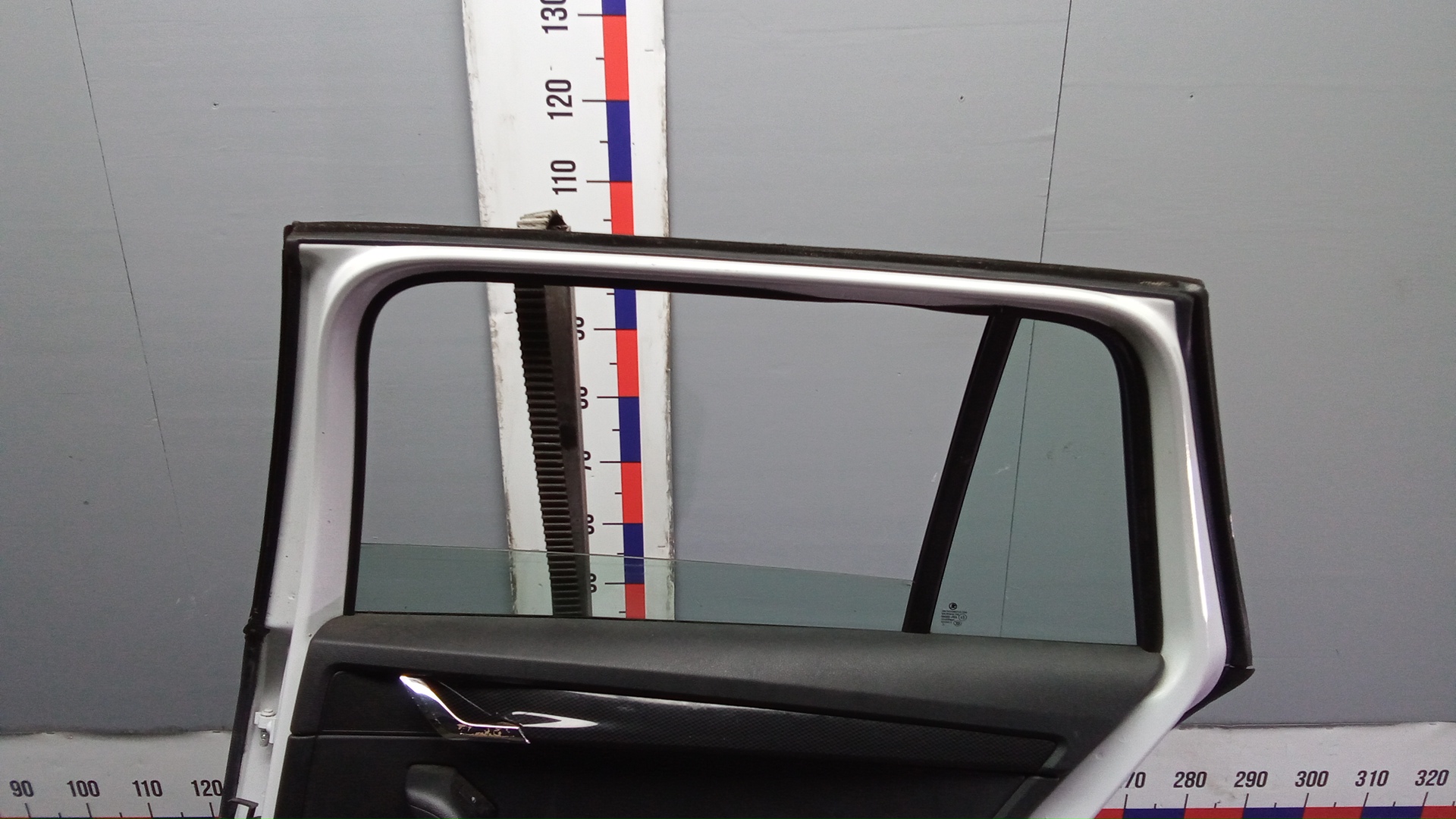 Дверь задняя правая