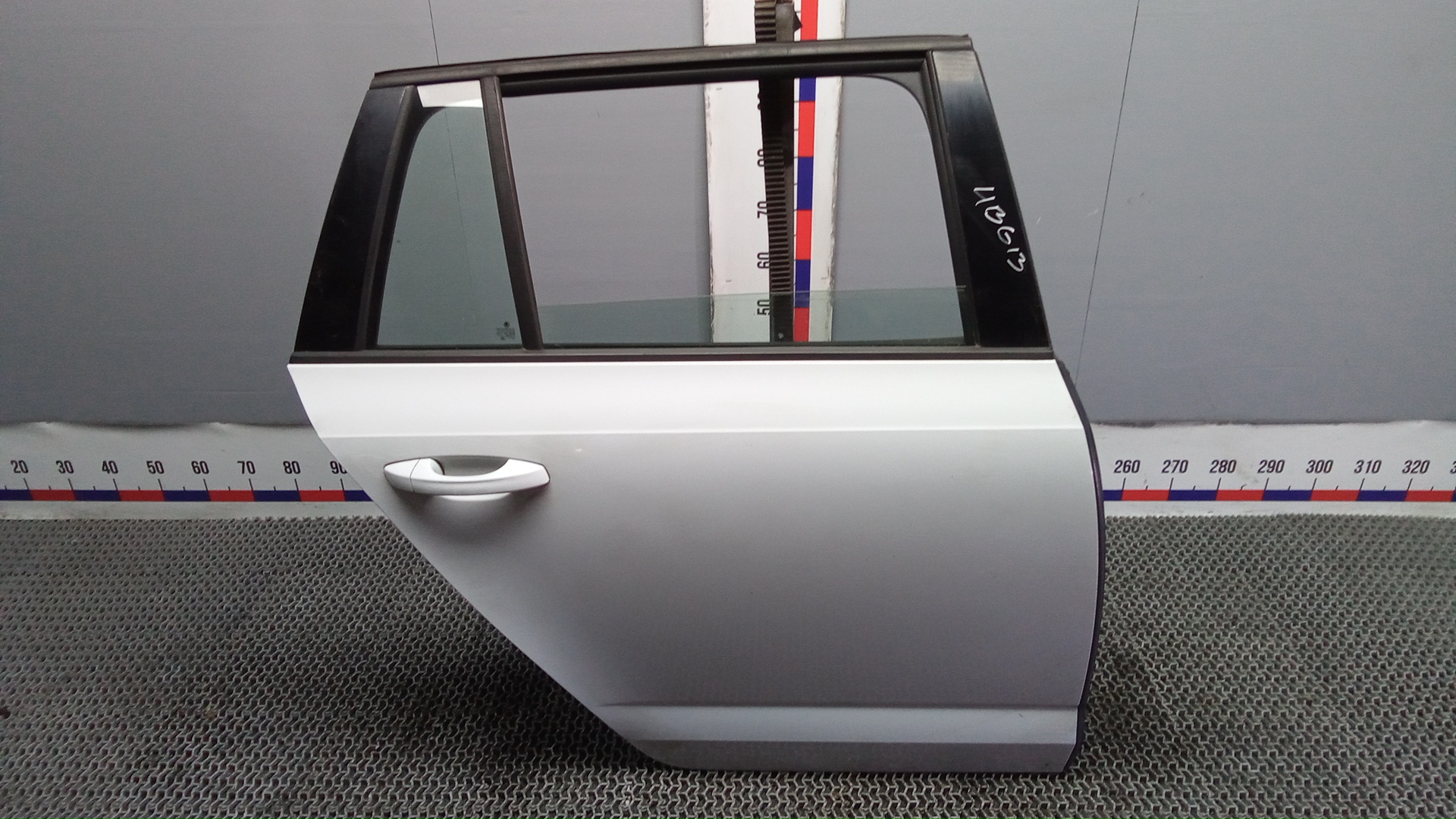 Дверь задняя правая