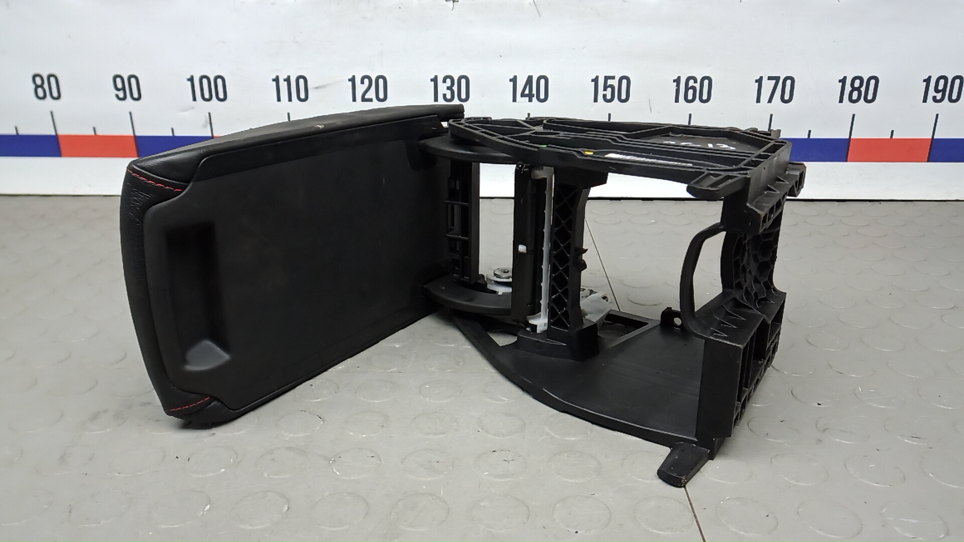 Подлокотник