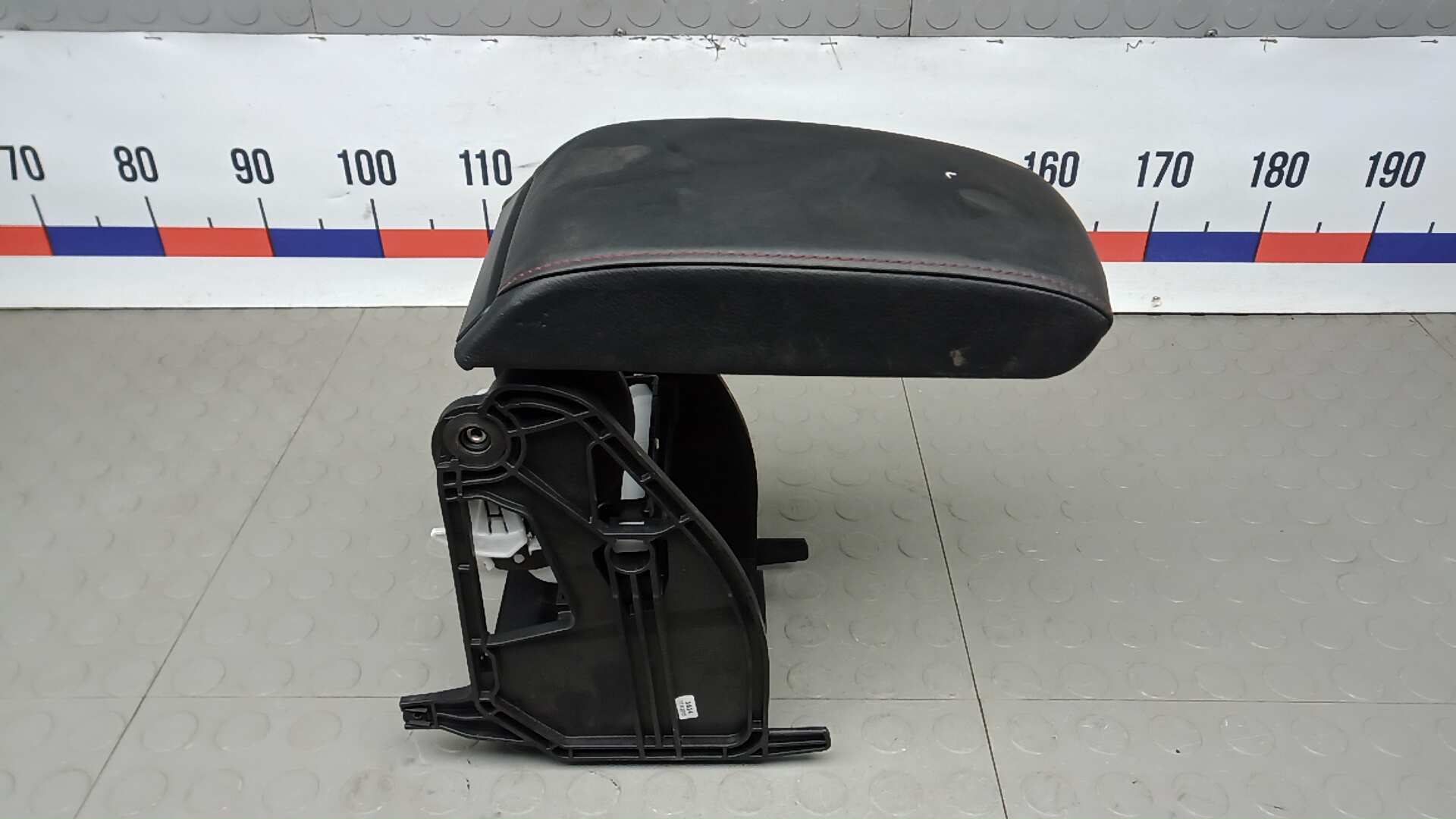 Подлокотник