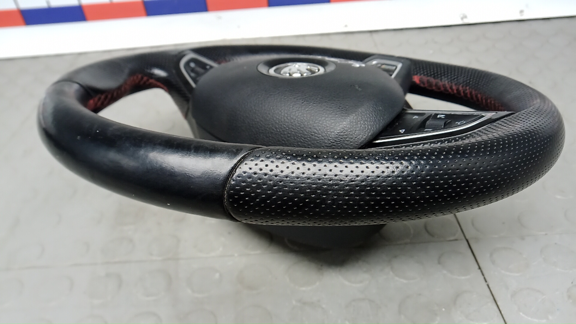 Рулевое колесо (руль)