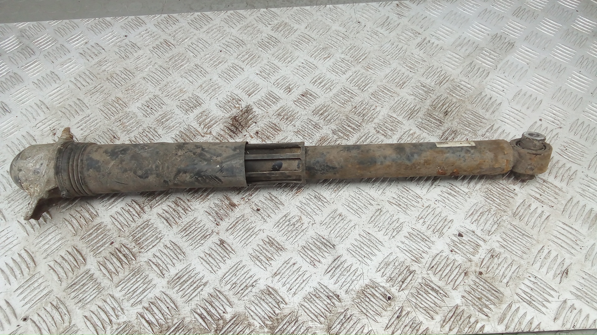 Амортизатор задний (стойка)