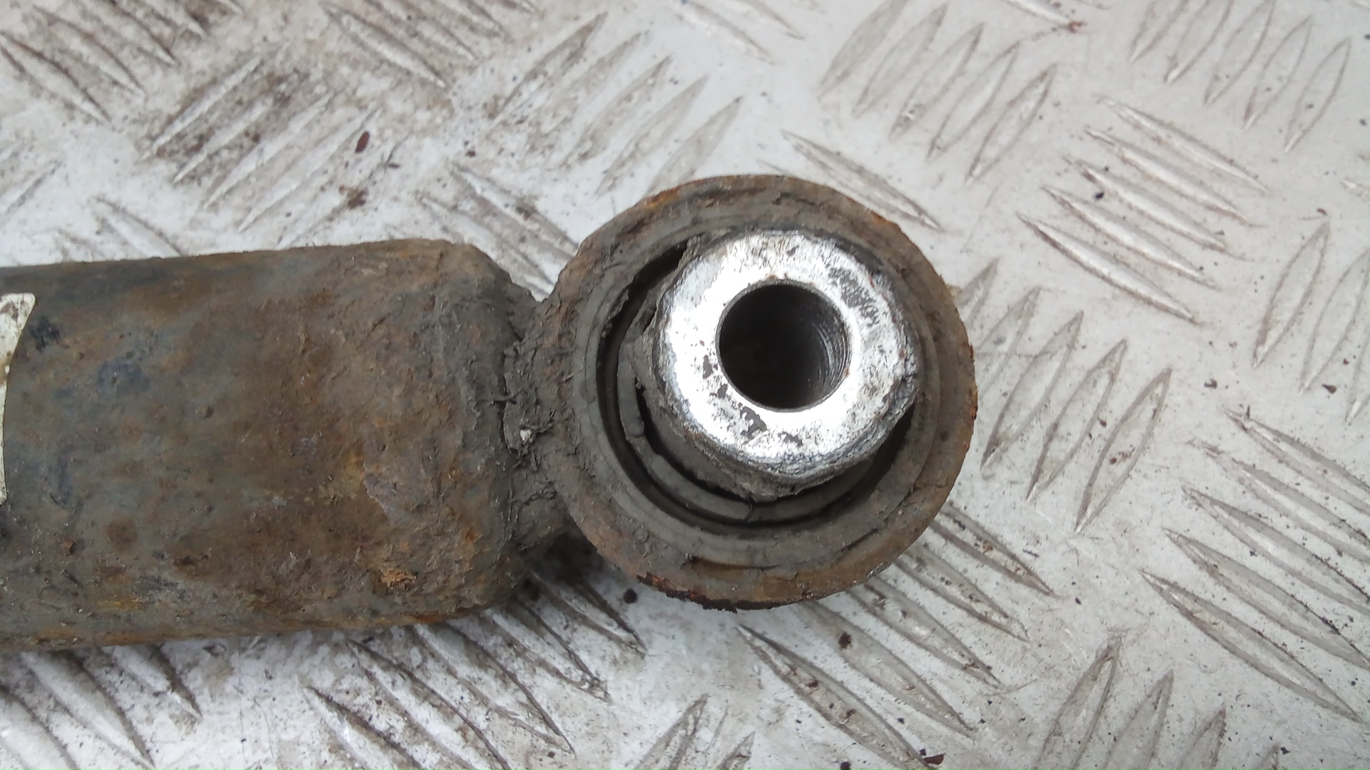 Амортизатор задний (стойка)