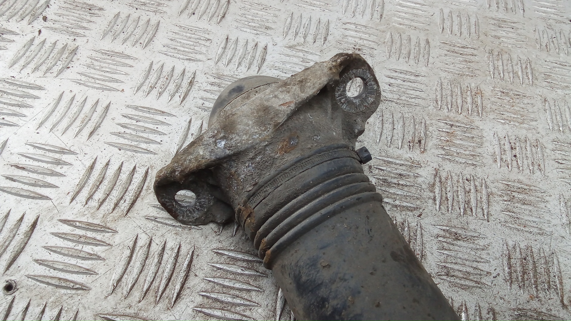 Амортизатор задний (стойка)