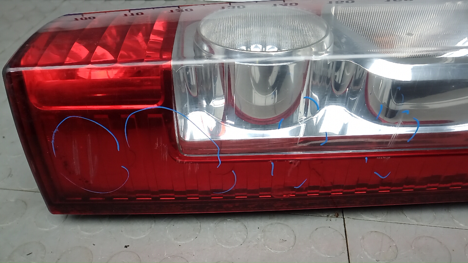 Фонарь задний правый