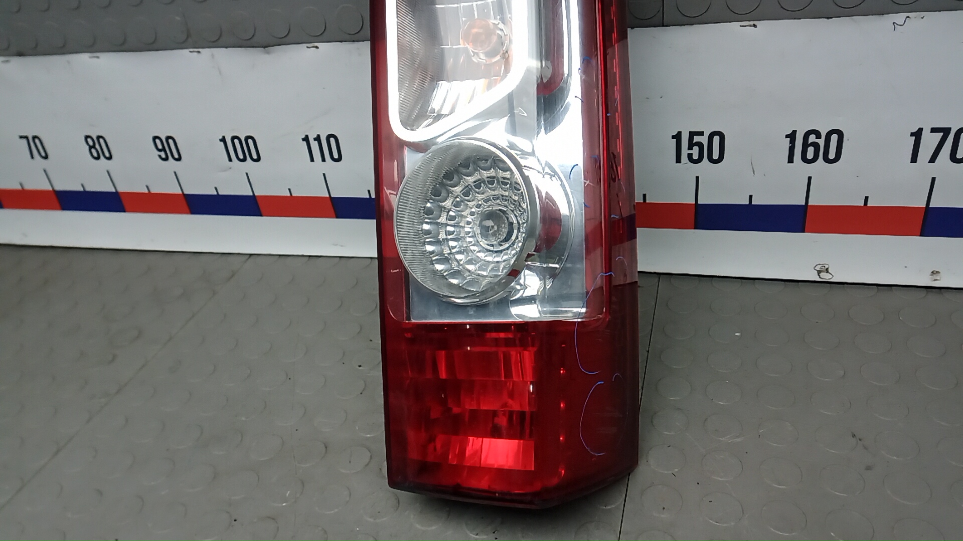 Фонарь задний правый