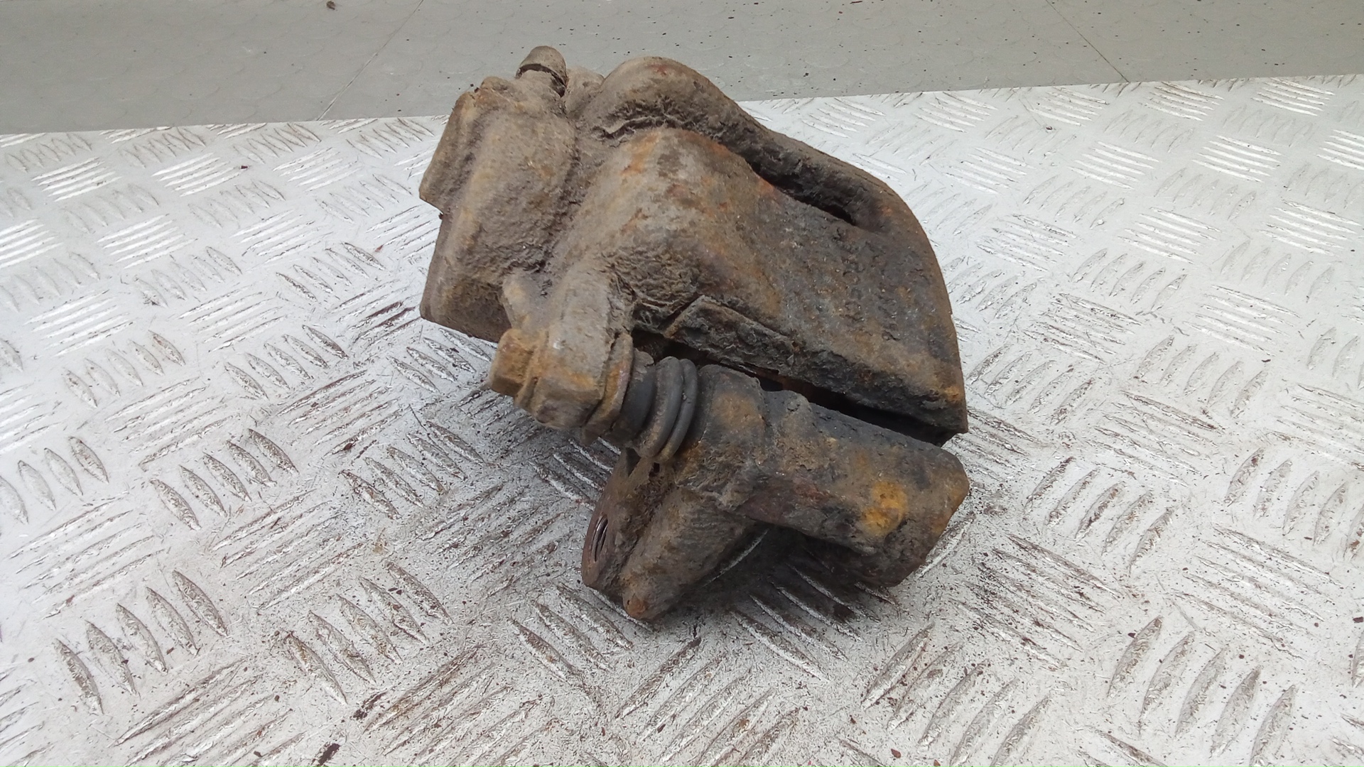 Суппорт задний правый