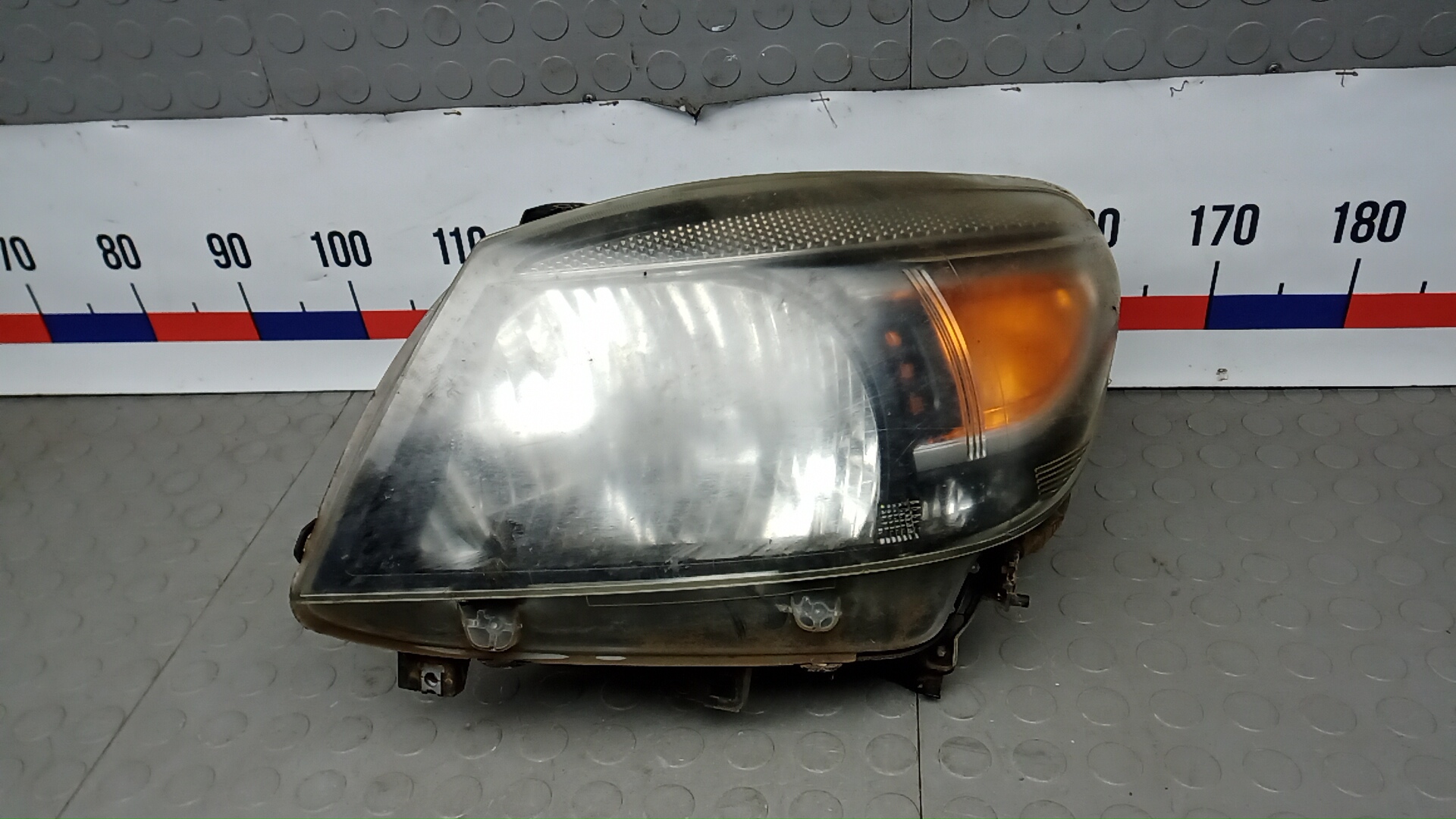 Фара левая