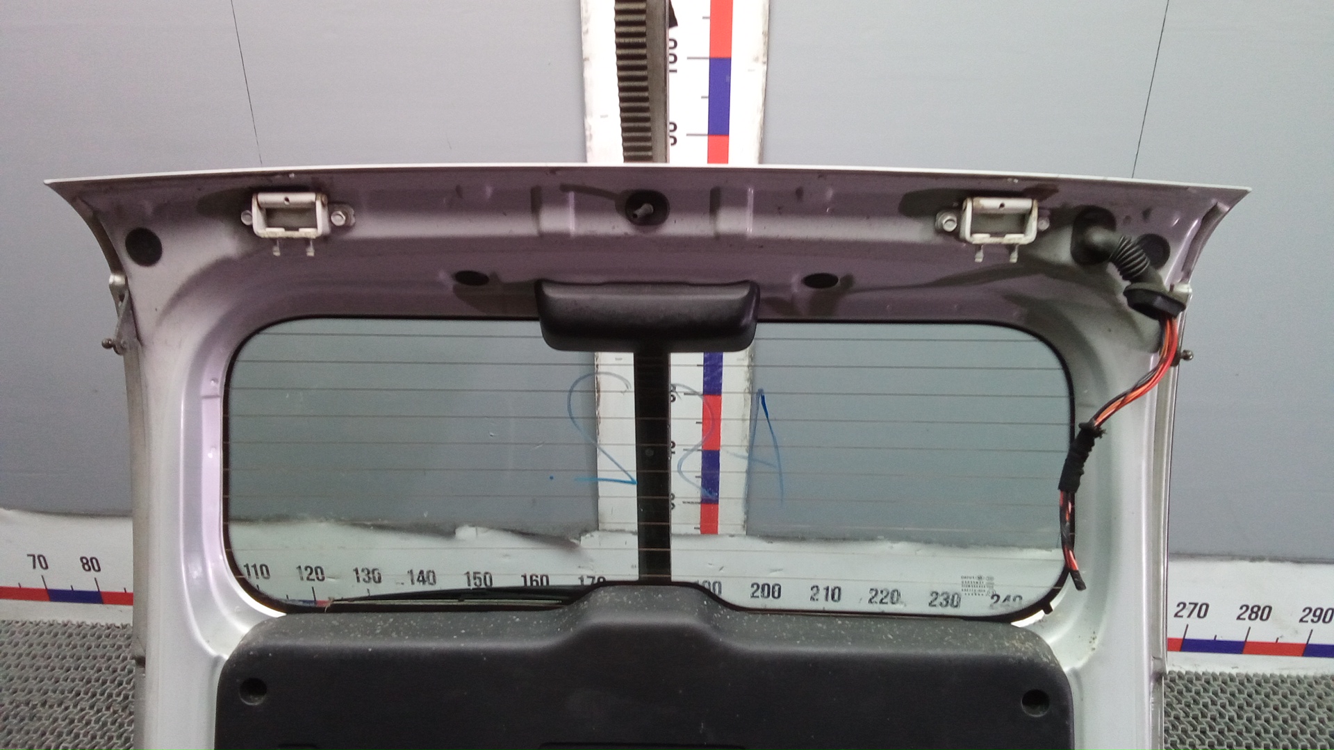 Дверь багажника