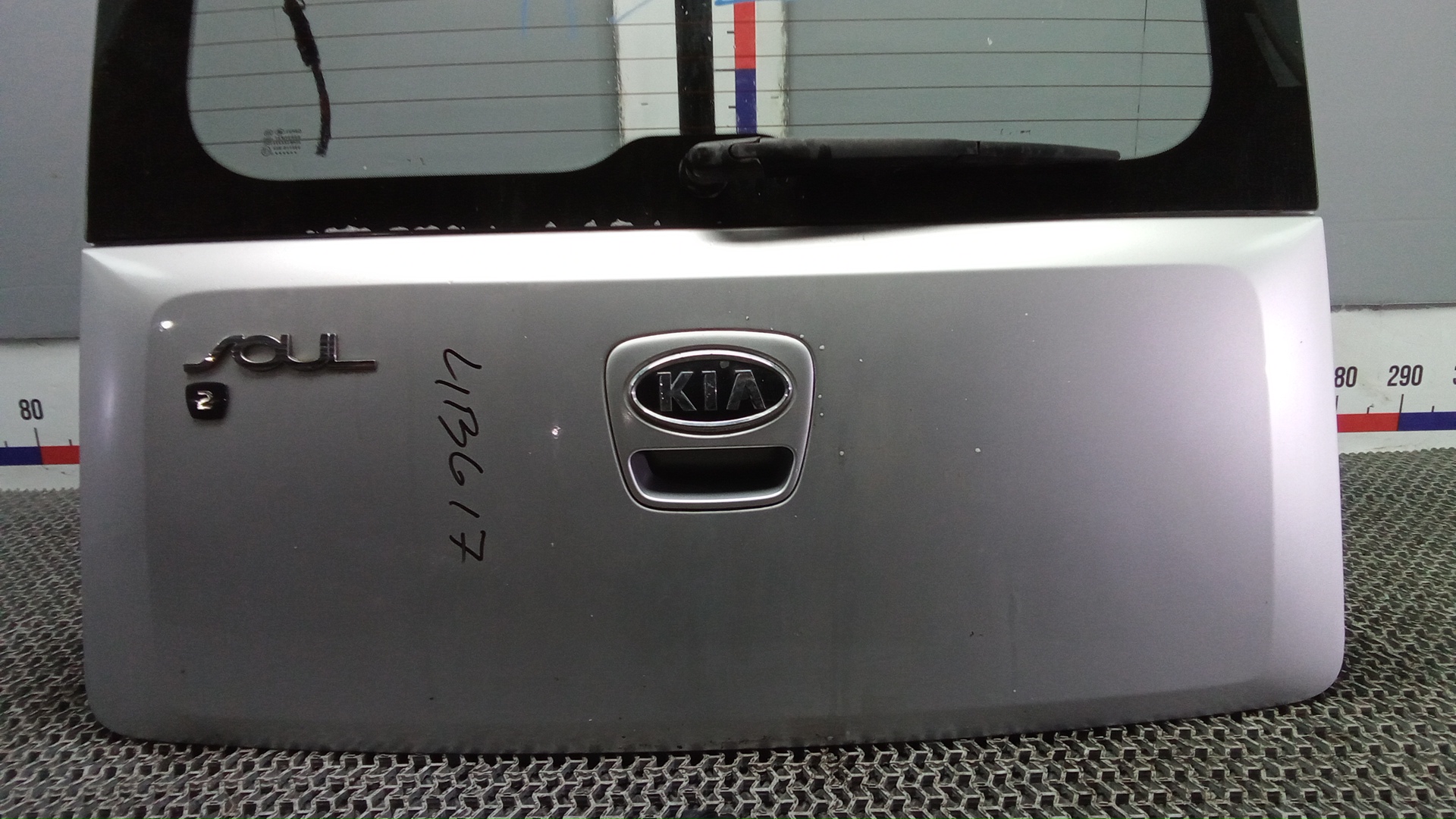 Дверь багажника