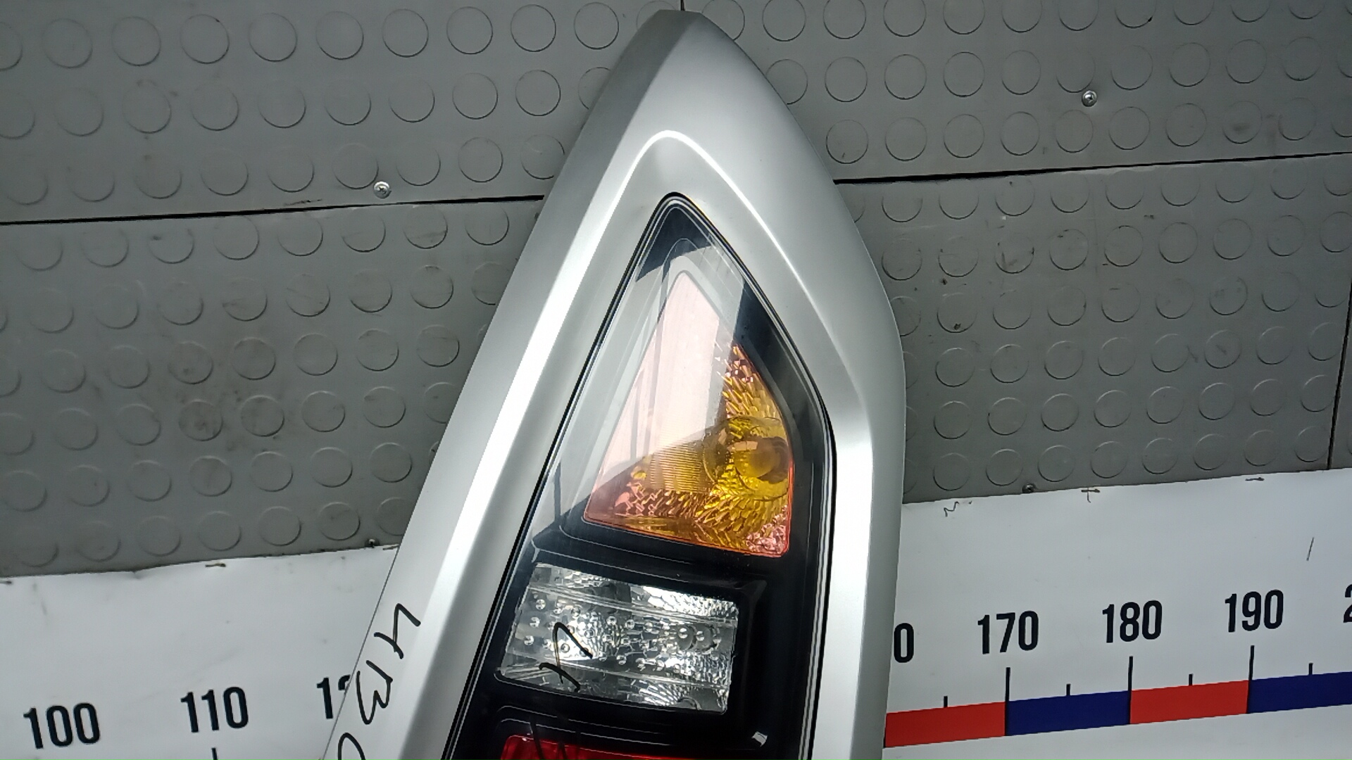 Фонарь задний правый