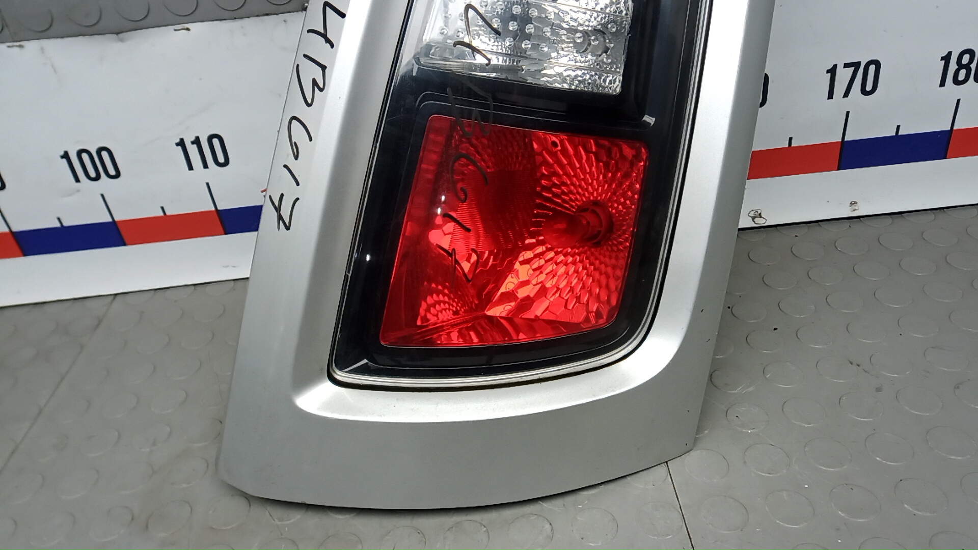 Фонарь задний правый