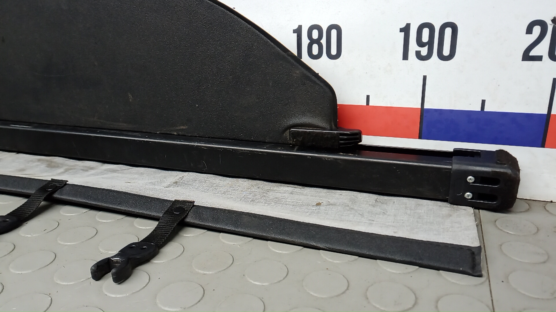 Шторка багажника