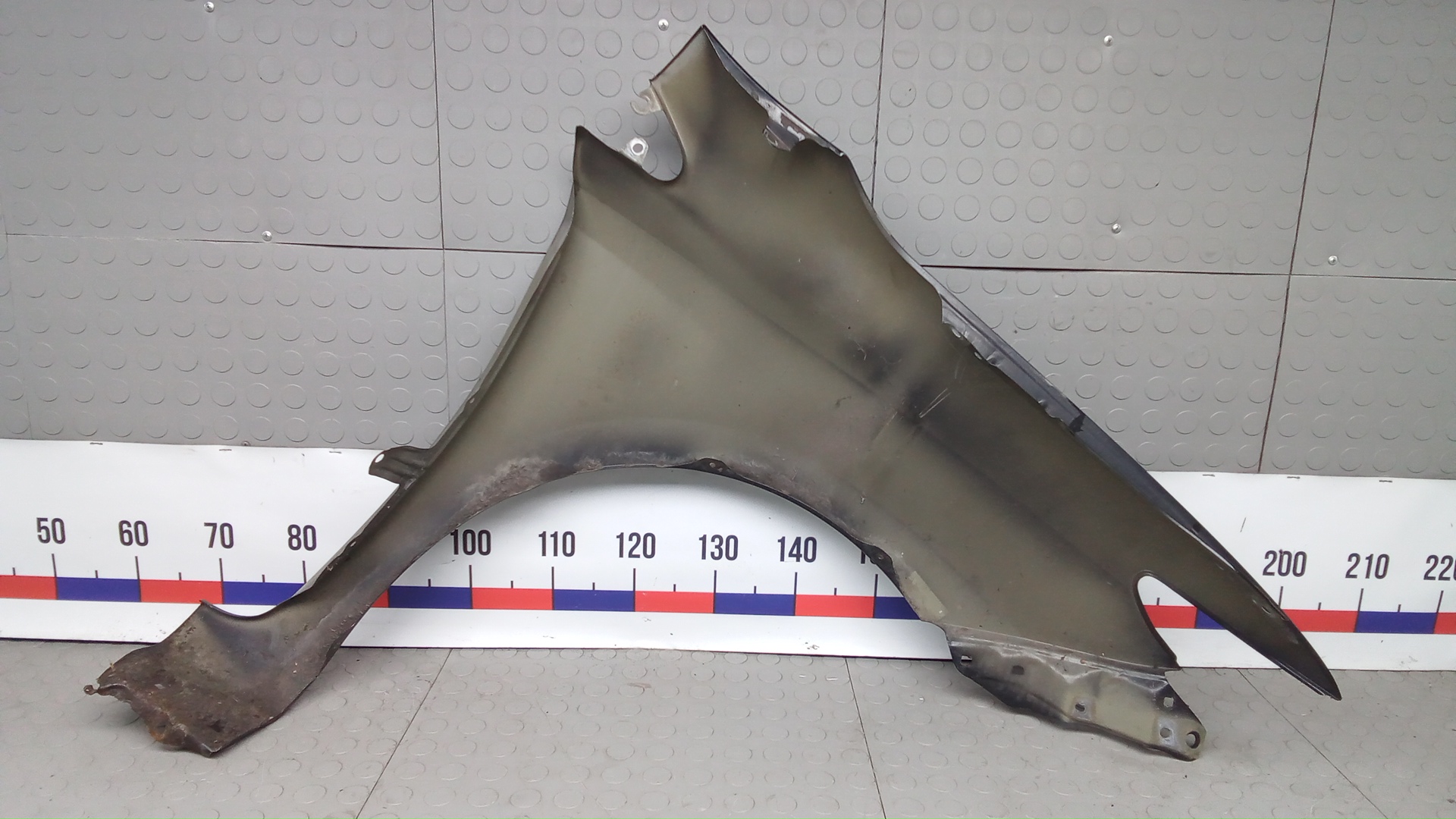 Крыло переднее левое