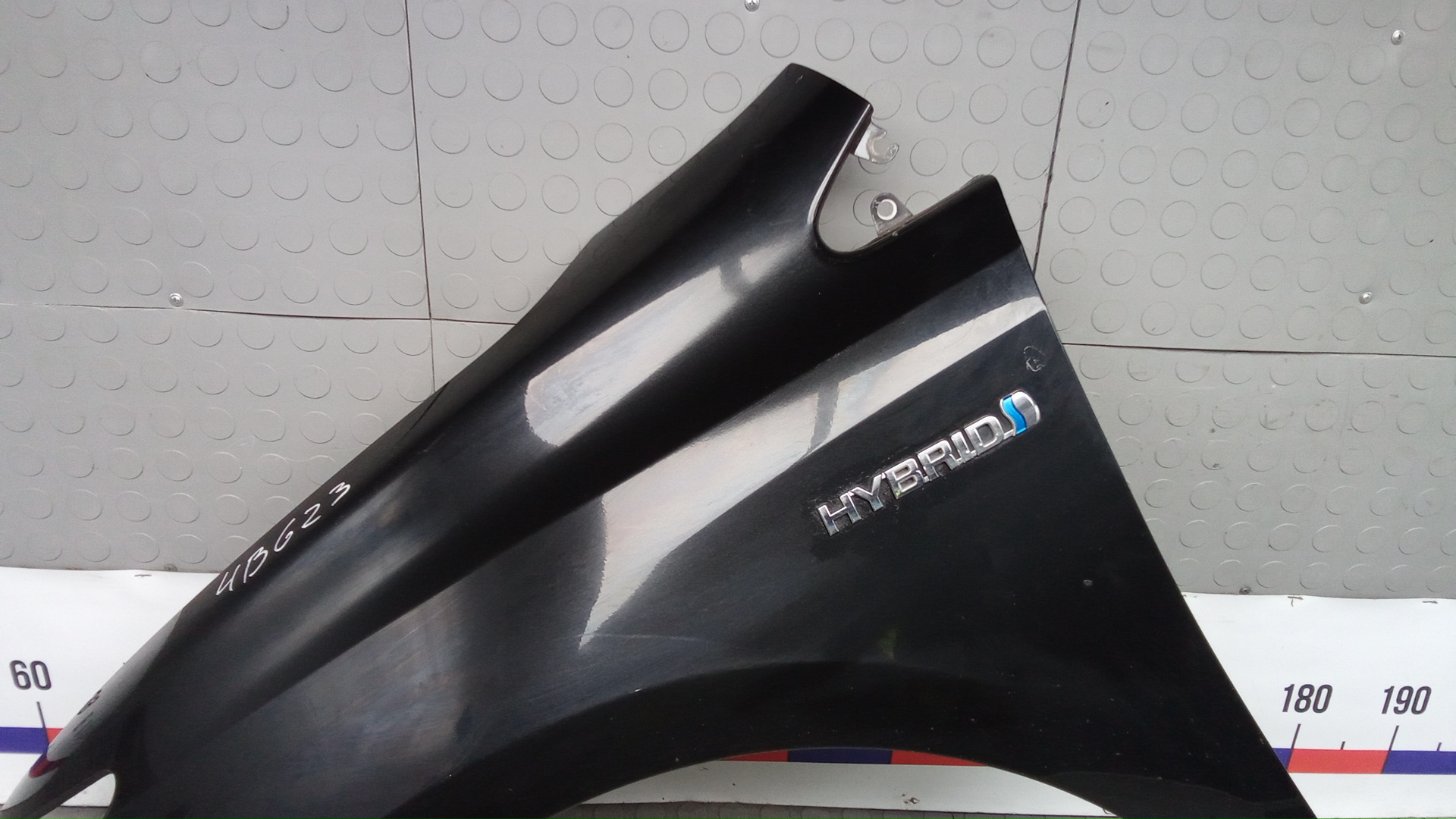 Крыло переднее левое