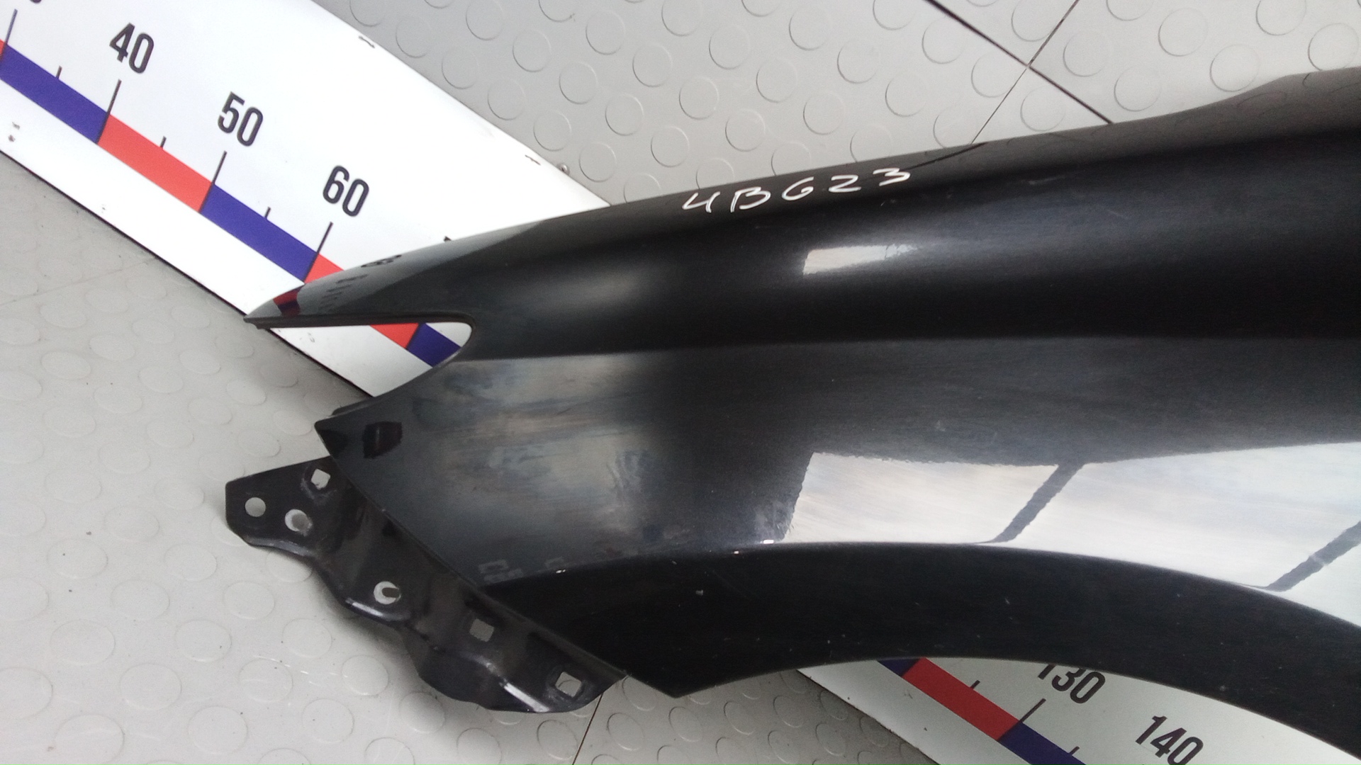 Крыло переднее левое