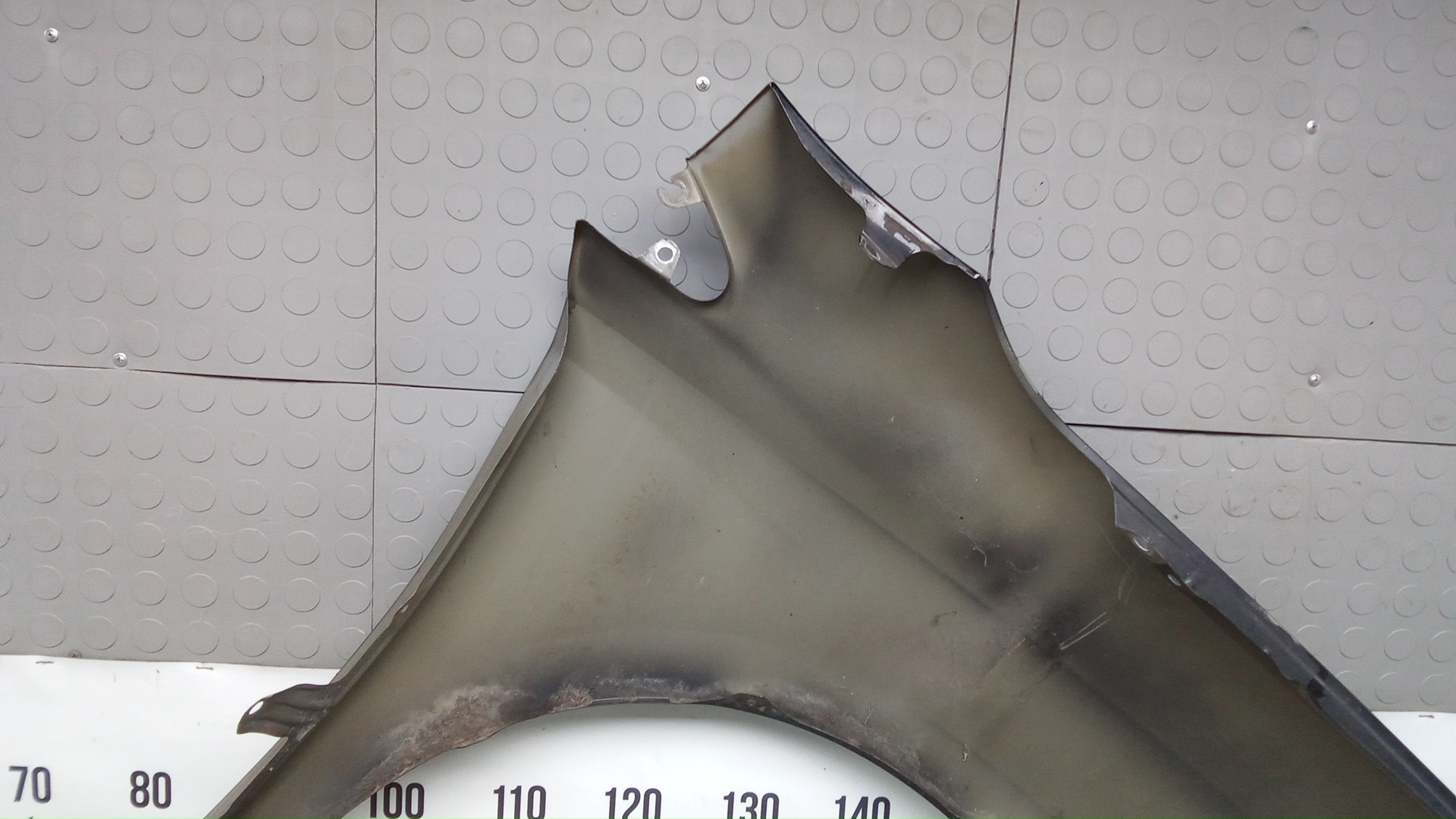 Крыло переднее левое