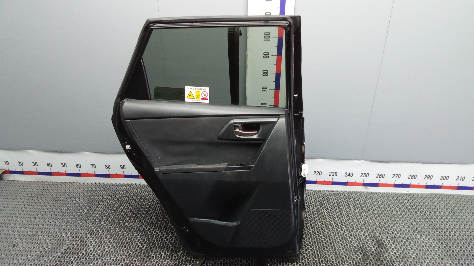 Дверь задняя левая