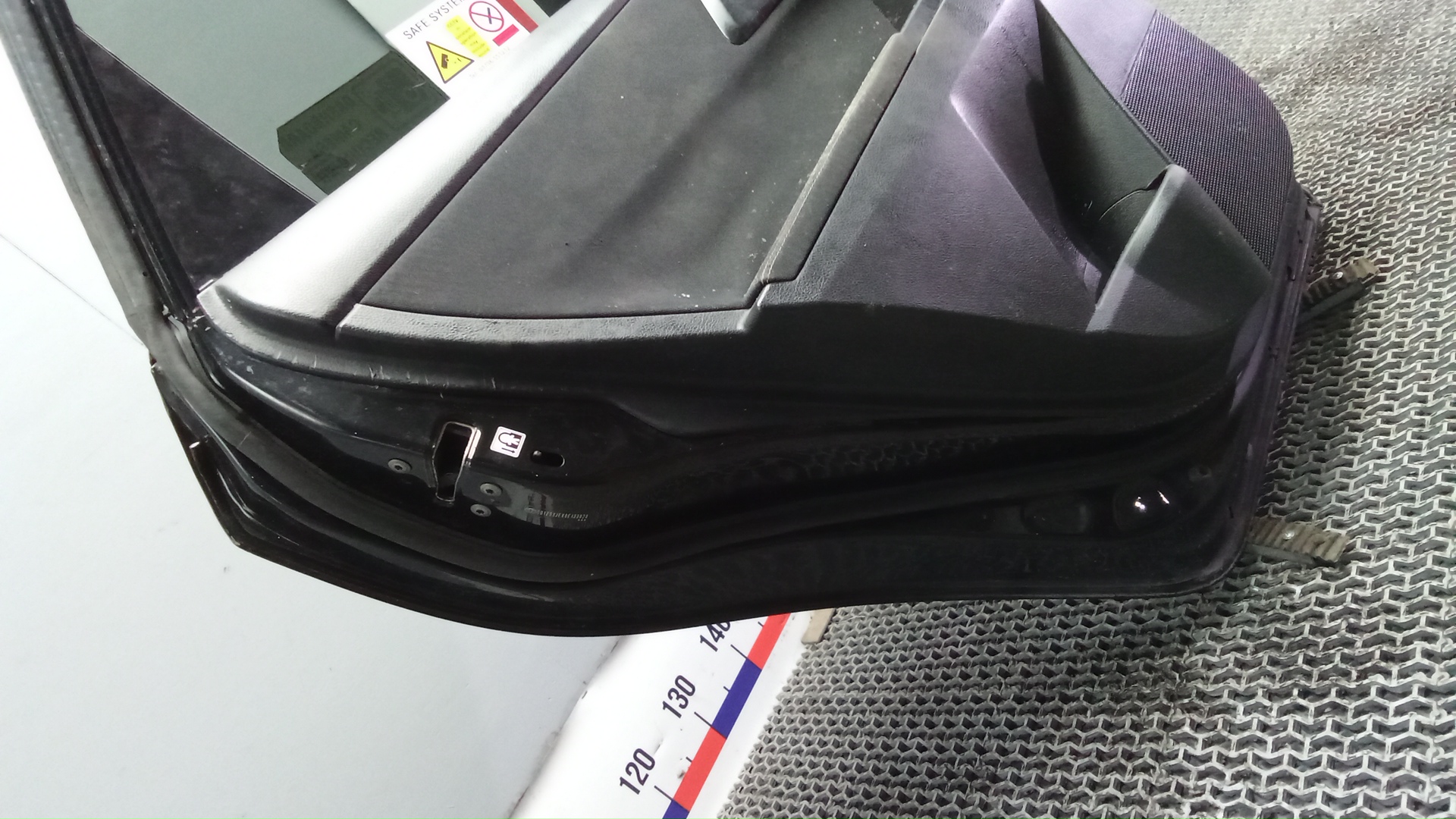 Дверь задняя левая