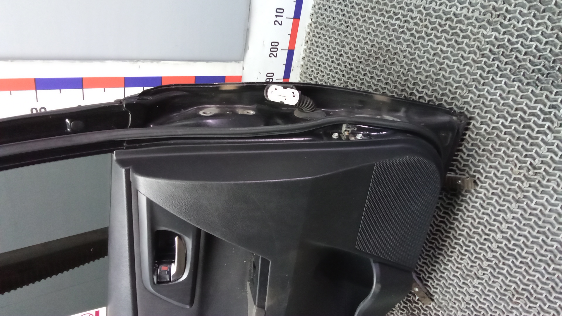 Дверь задняя левая