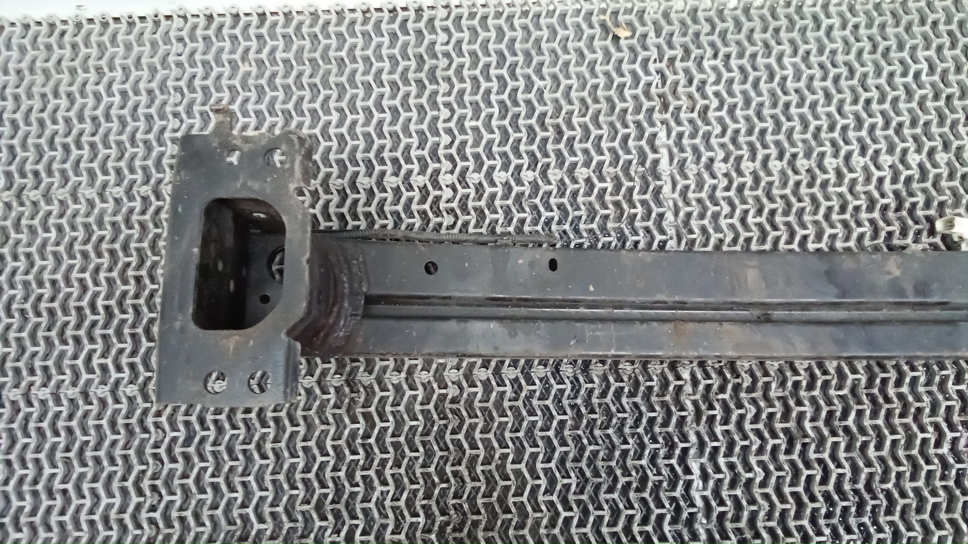 Кронштейн усилителя переднего бампера