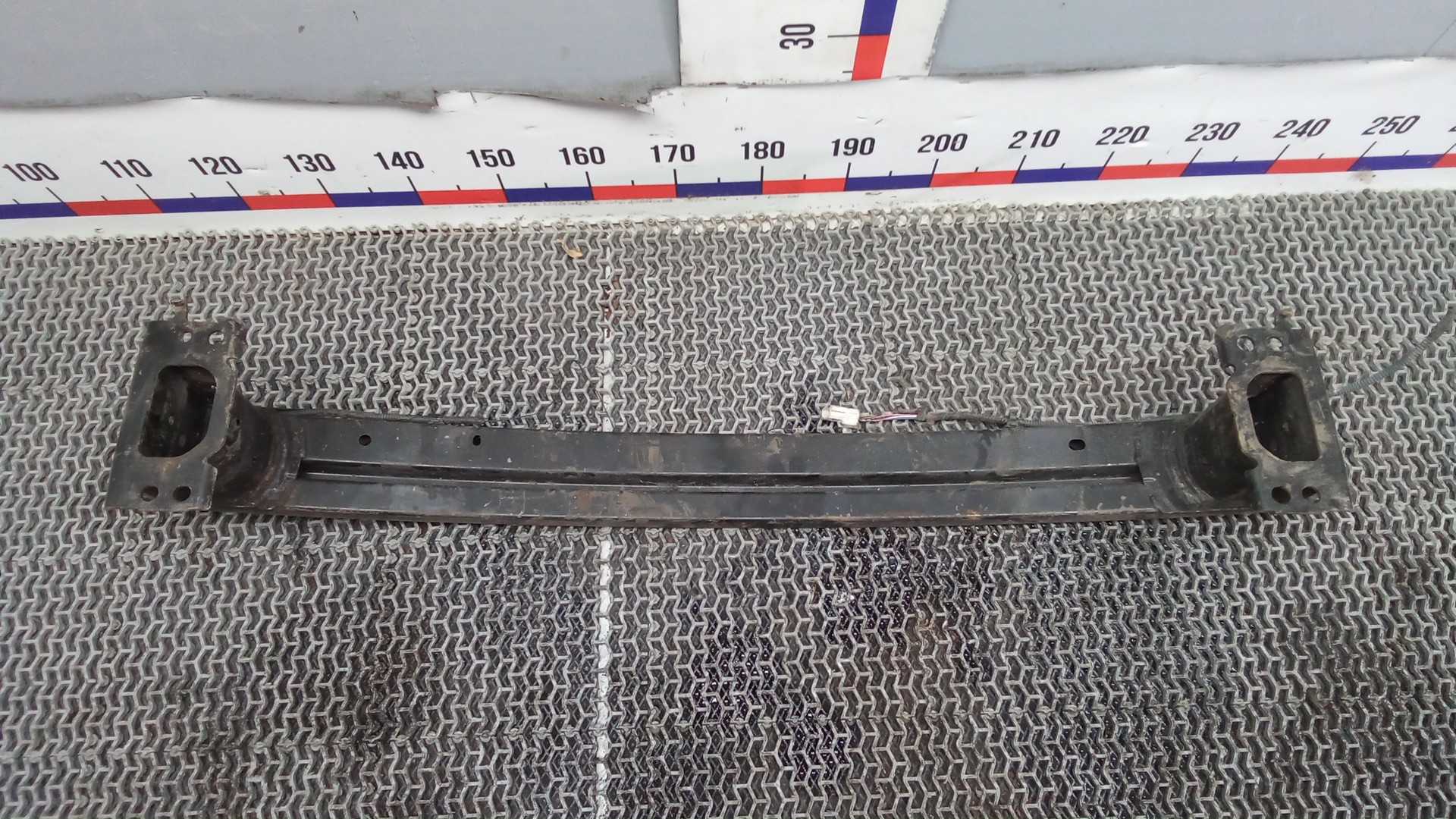 Кронштейн усилителя переднего бампера