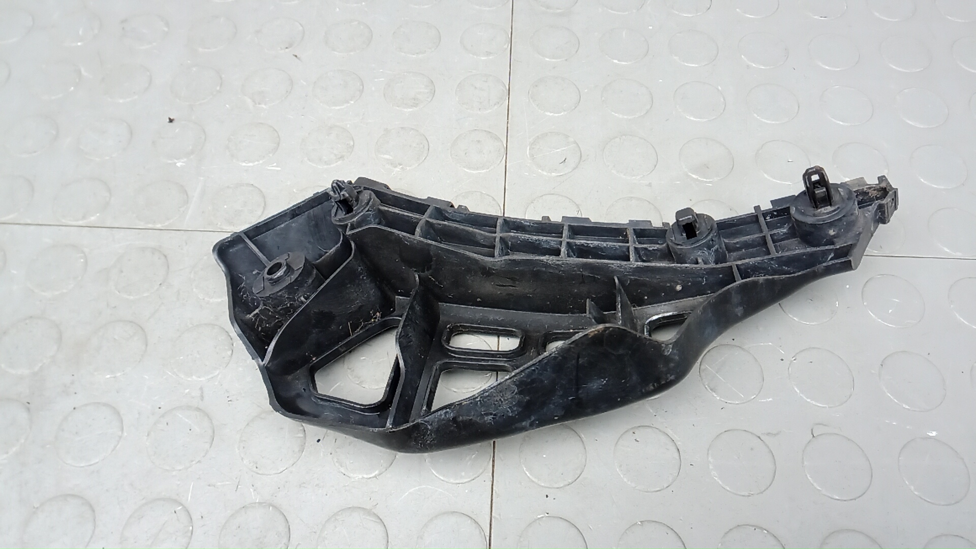 Кронштейн переднего бампера