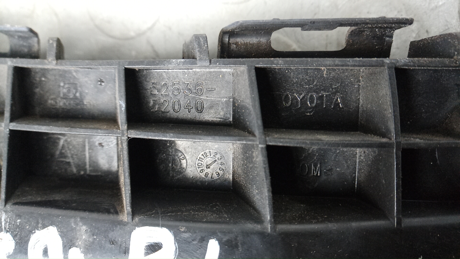 Кронштейн переднего бампера