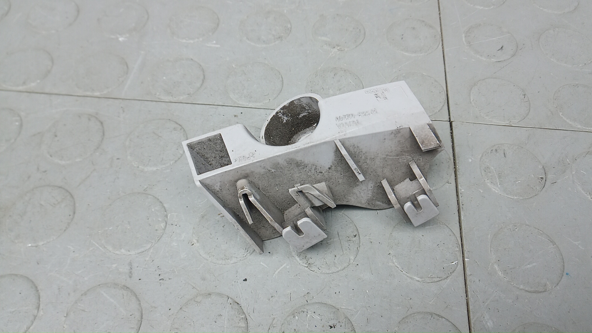 Кронштейн заднего бампера