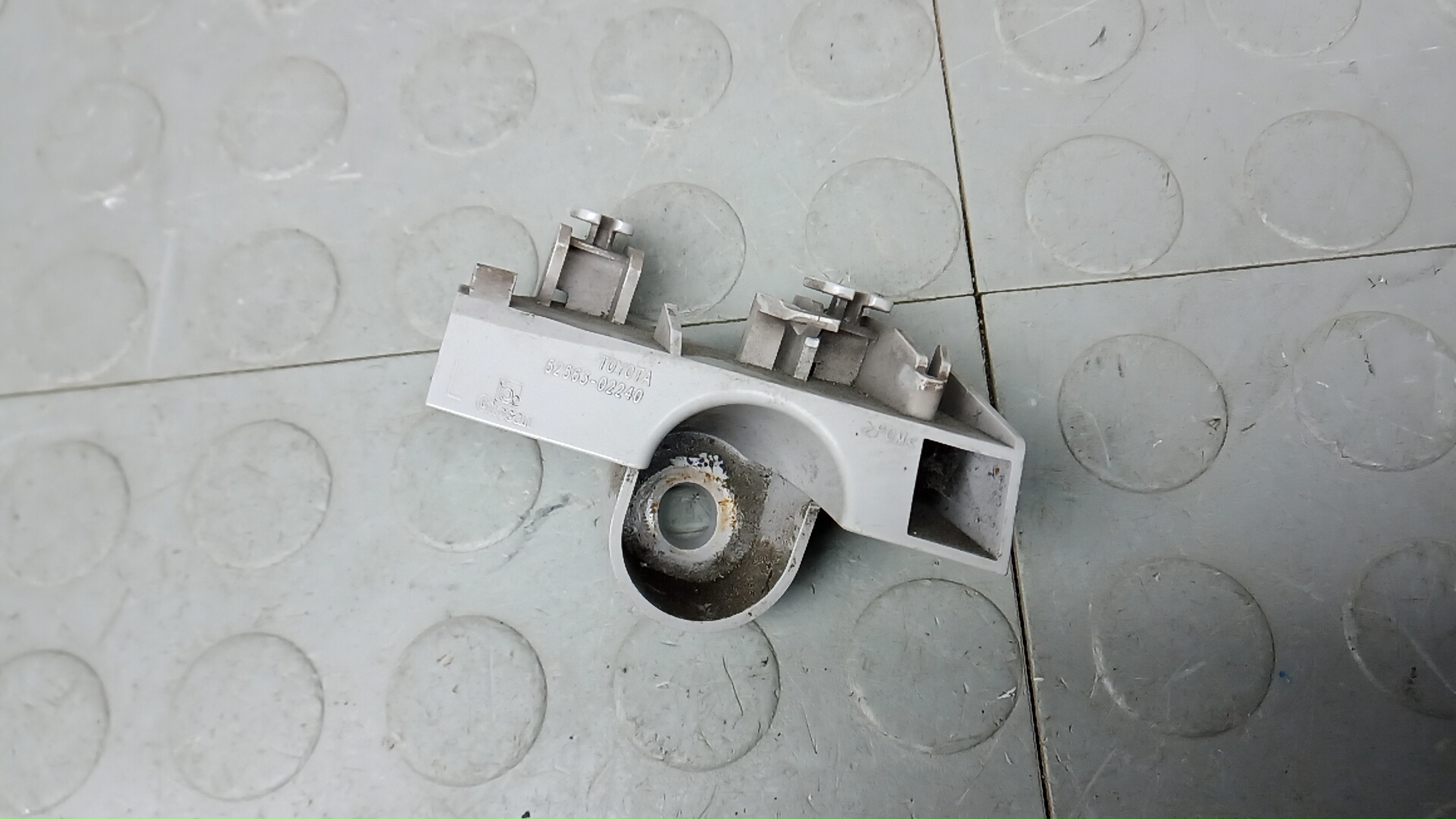 Кронштейн заднего бампера