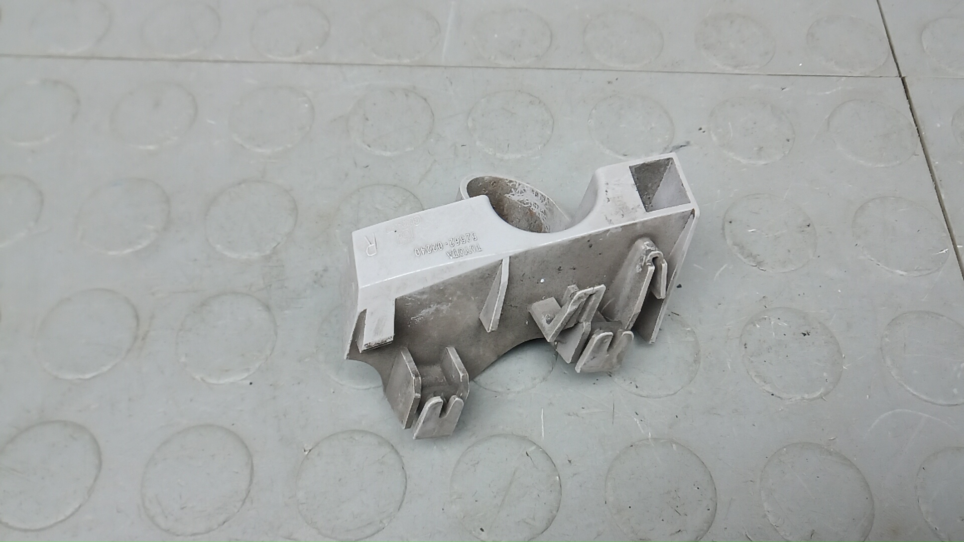 Кронштейн заднего бампера